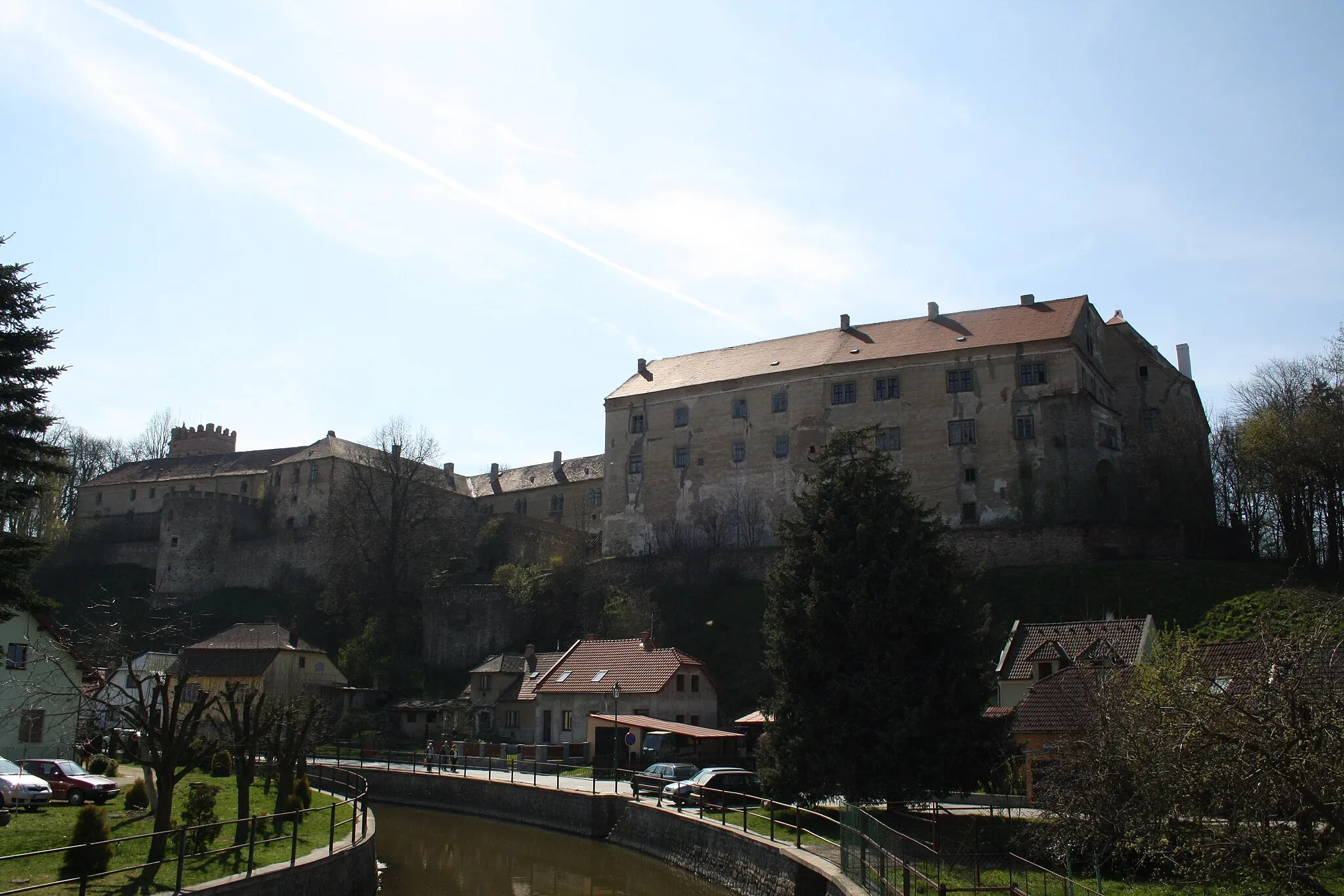 Photo showing: Brtnice castle overview and center of Brtnice.