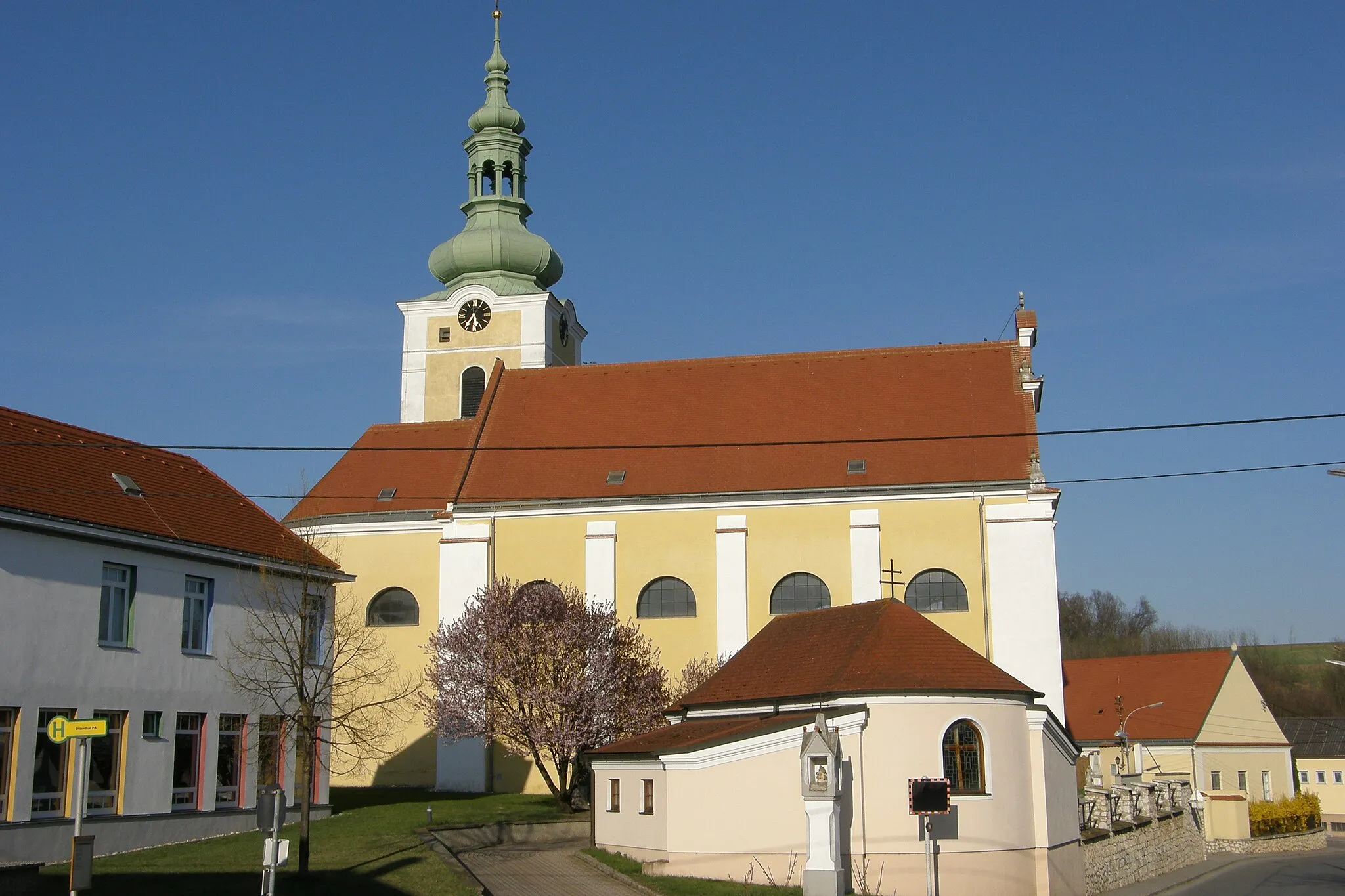 Photo showing: Kath. Pfarrkirche hl. Martin mit ehem. Friedhof