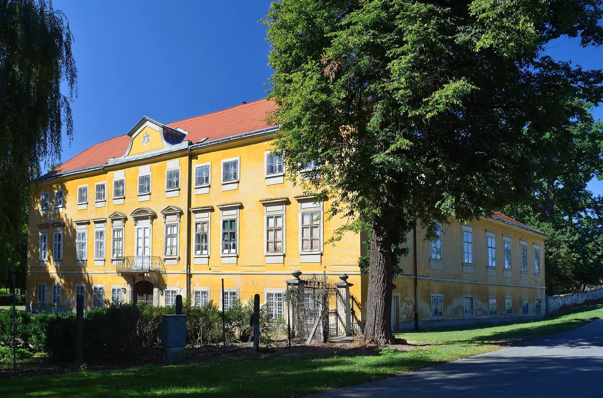 Photo showing: Schloss Walterskirchen, municipality of Poysdorf, Lower Austria