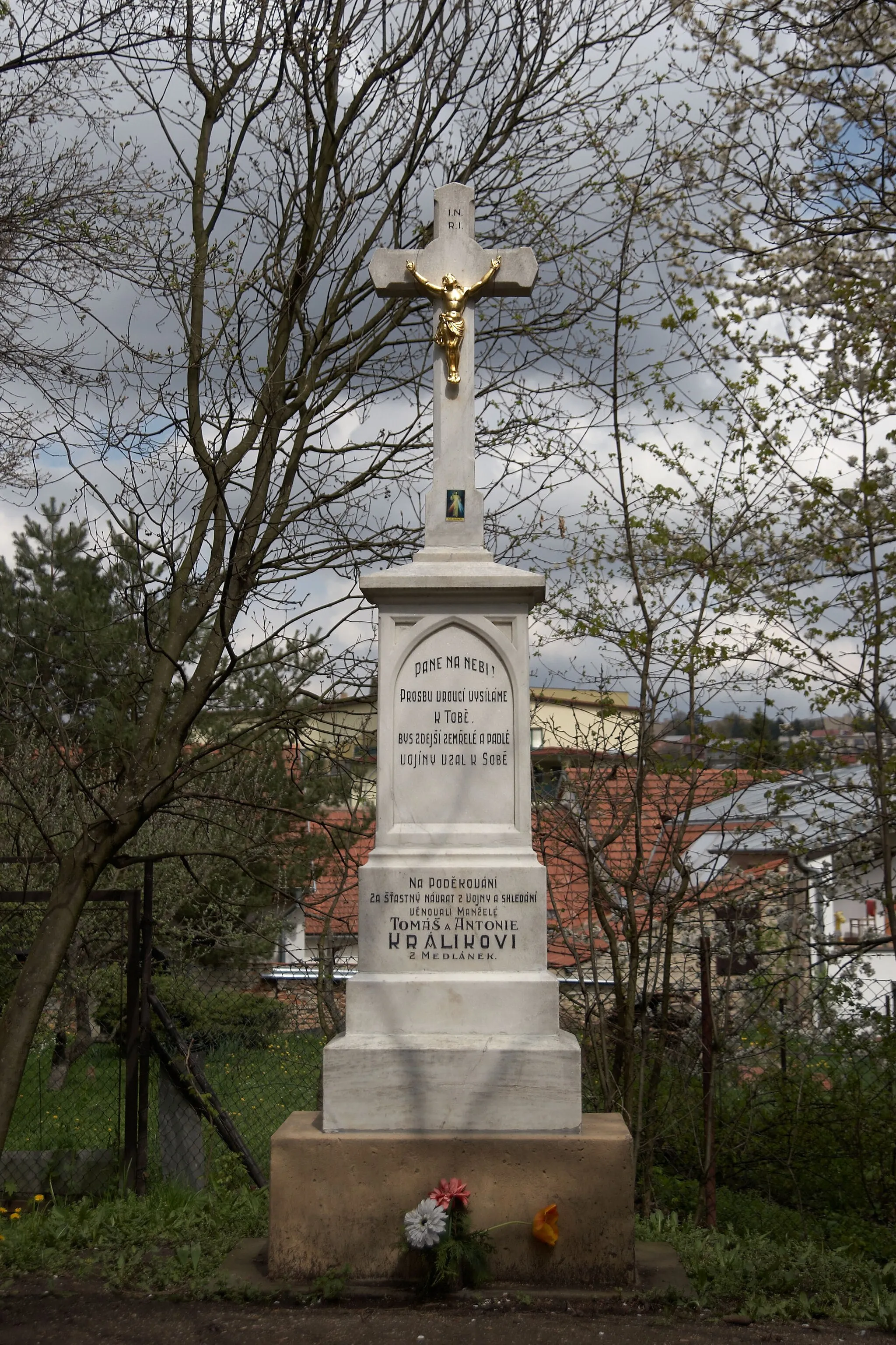 Photo showing: Cross in the chateau park, Brno – Medlanky
