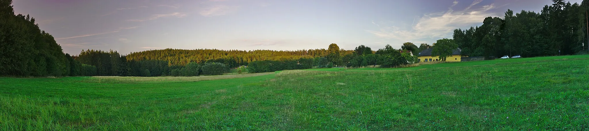 Photo showing: Panoramatický pohled na osadu od západu, Pohodlí, Ptení, okres Prostějov