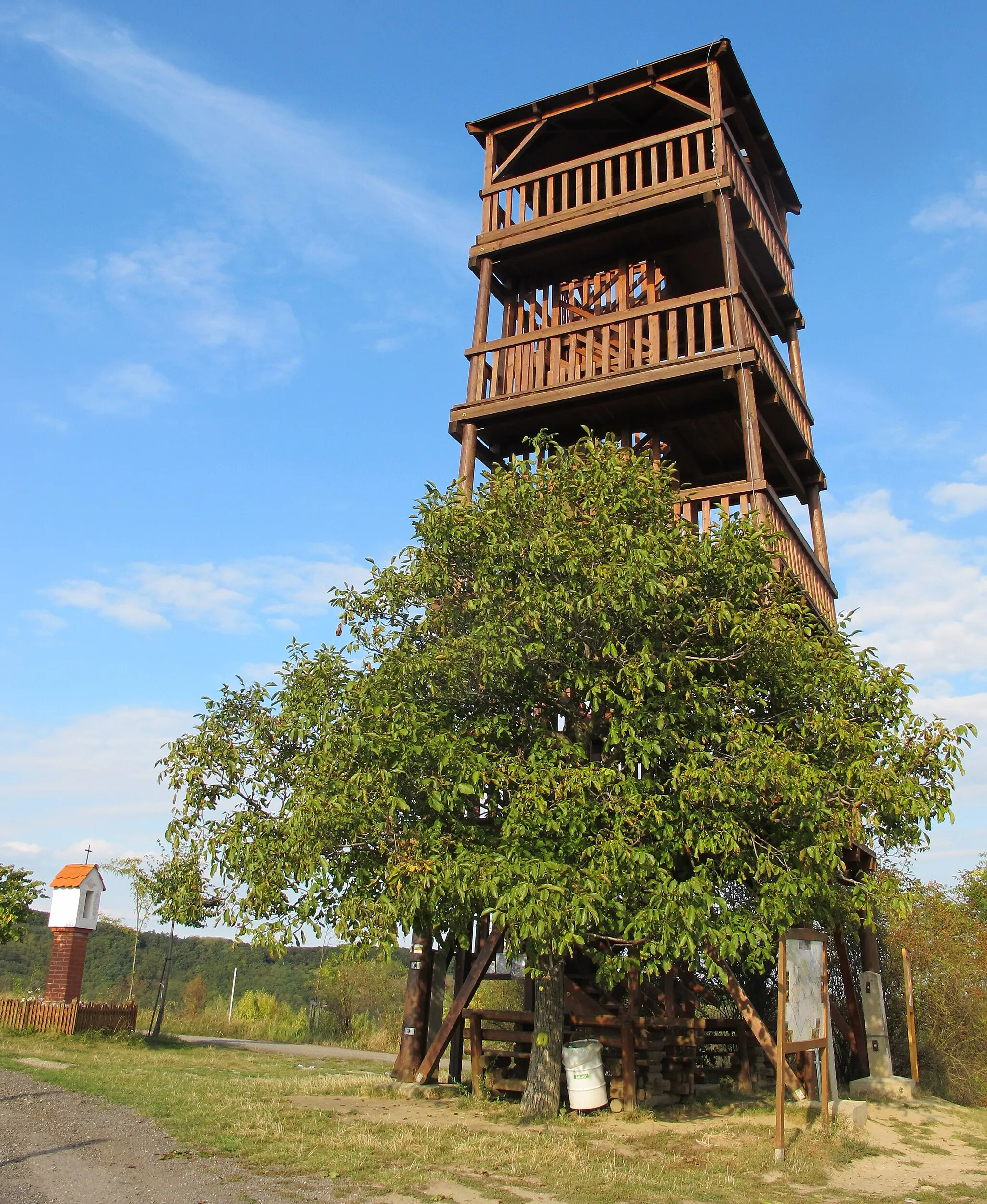 Photo showing: Observation tower Kraví hora near Bořetice in Břeclav District, Czech Republic