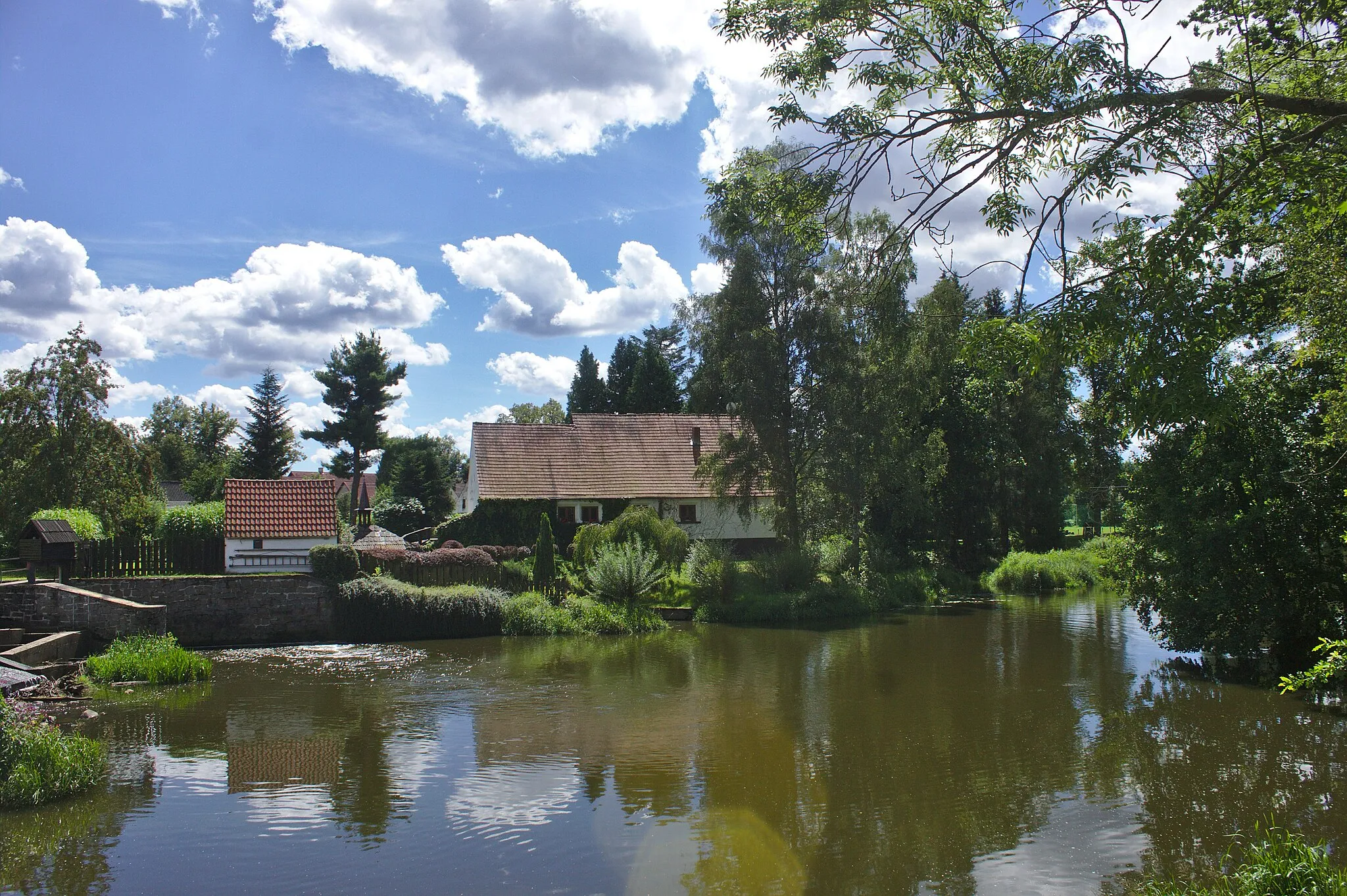 Photo showing: Domy u Nežárky ve vesnici Horní Žďár, Jihočeský kraj