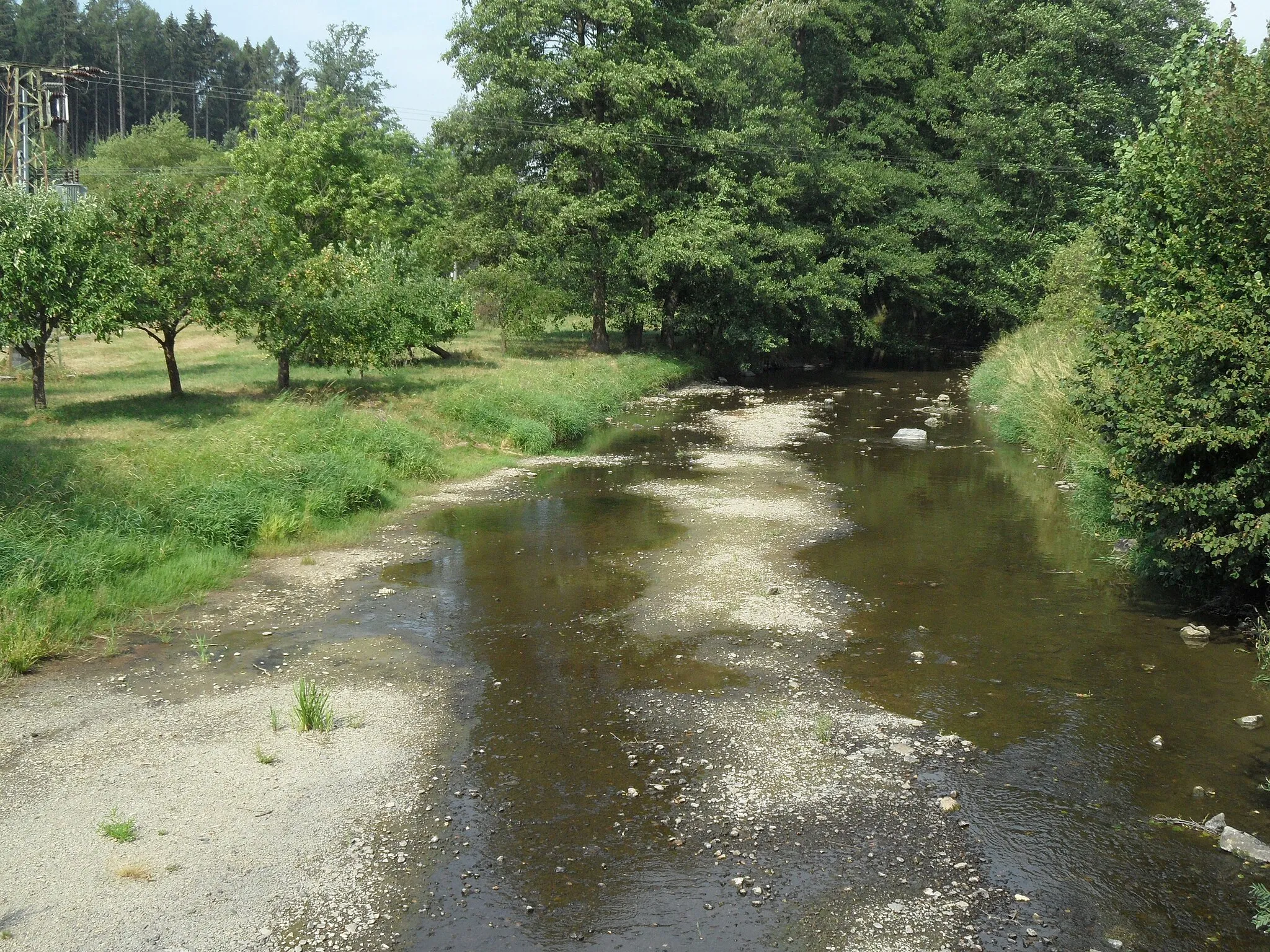 Photo showing: Doubrava River: kilometr 50,5. C. Jeřišno, View from Bridge, Hot Summer 2015. Havlíčkův Brod Disctrict, the Czech Republic.