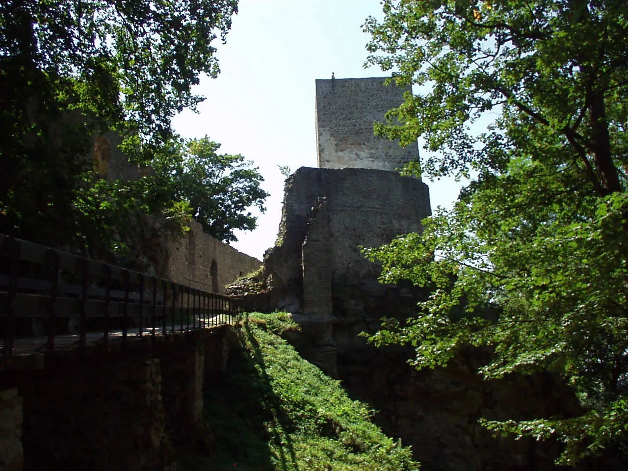 Photo showing: Choustník - hrad