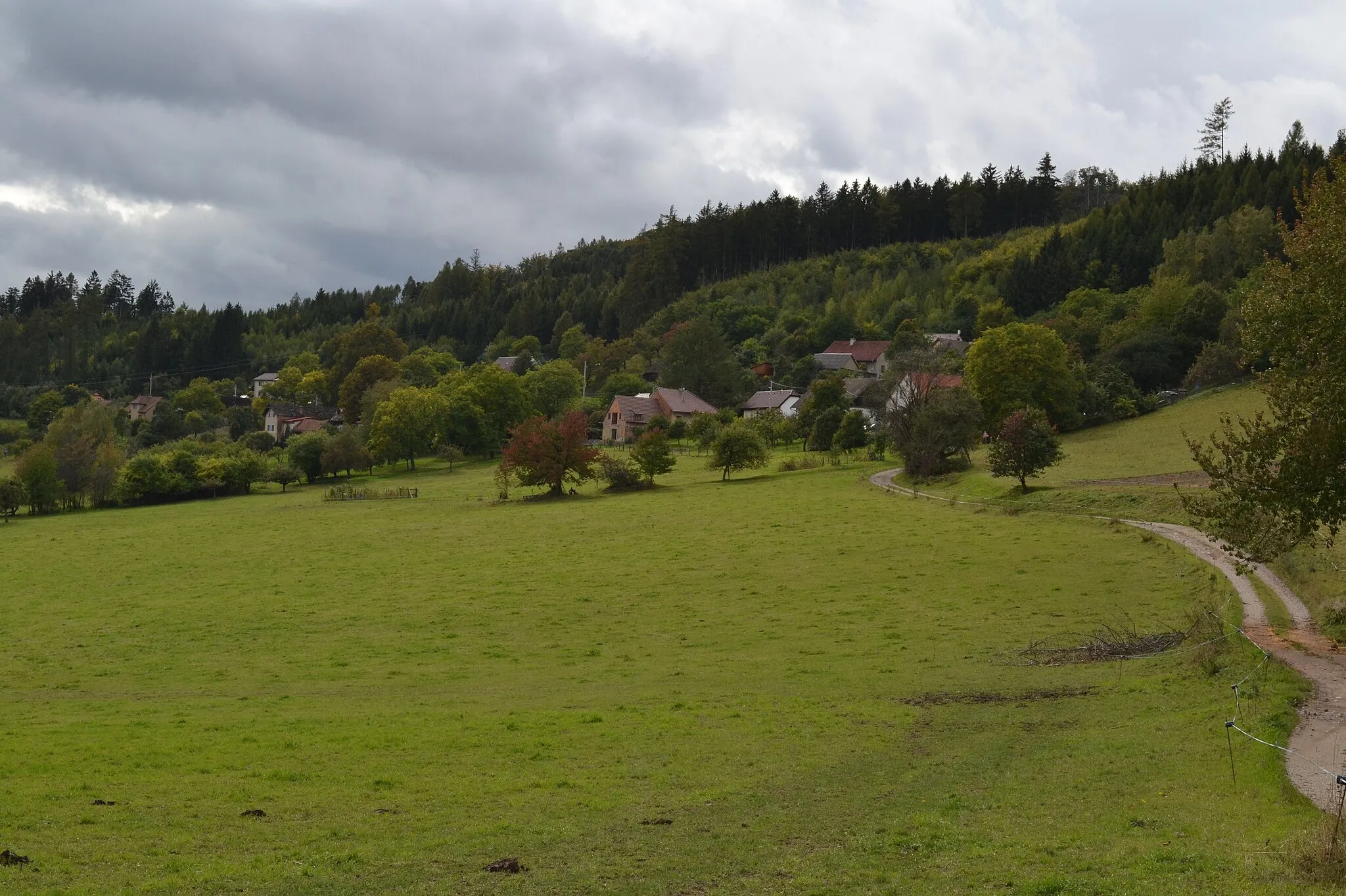 Photo showing: Kobylnice (Koroužné) - pohled od severu