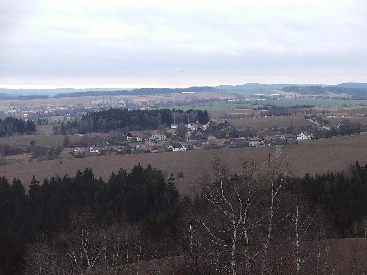 Photo showing: Dvořiště u Bystřice nad Pernštejnem přes údolí říčky Bystříce