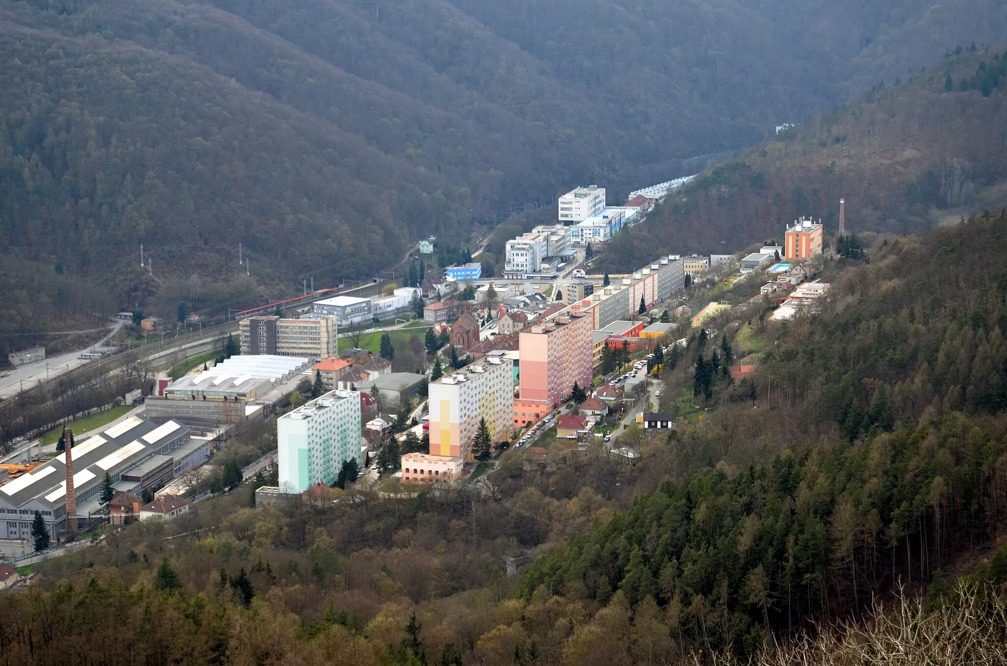 Photo showing: Pohled na Adamov (část Horka) z Alexandrovy rozhledny