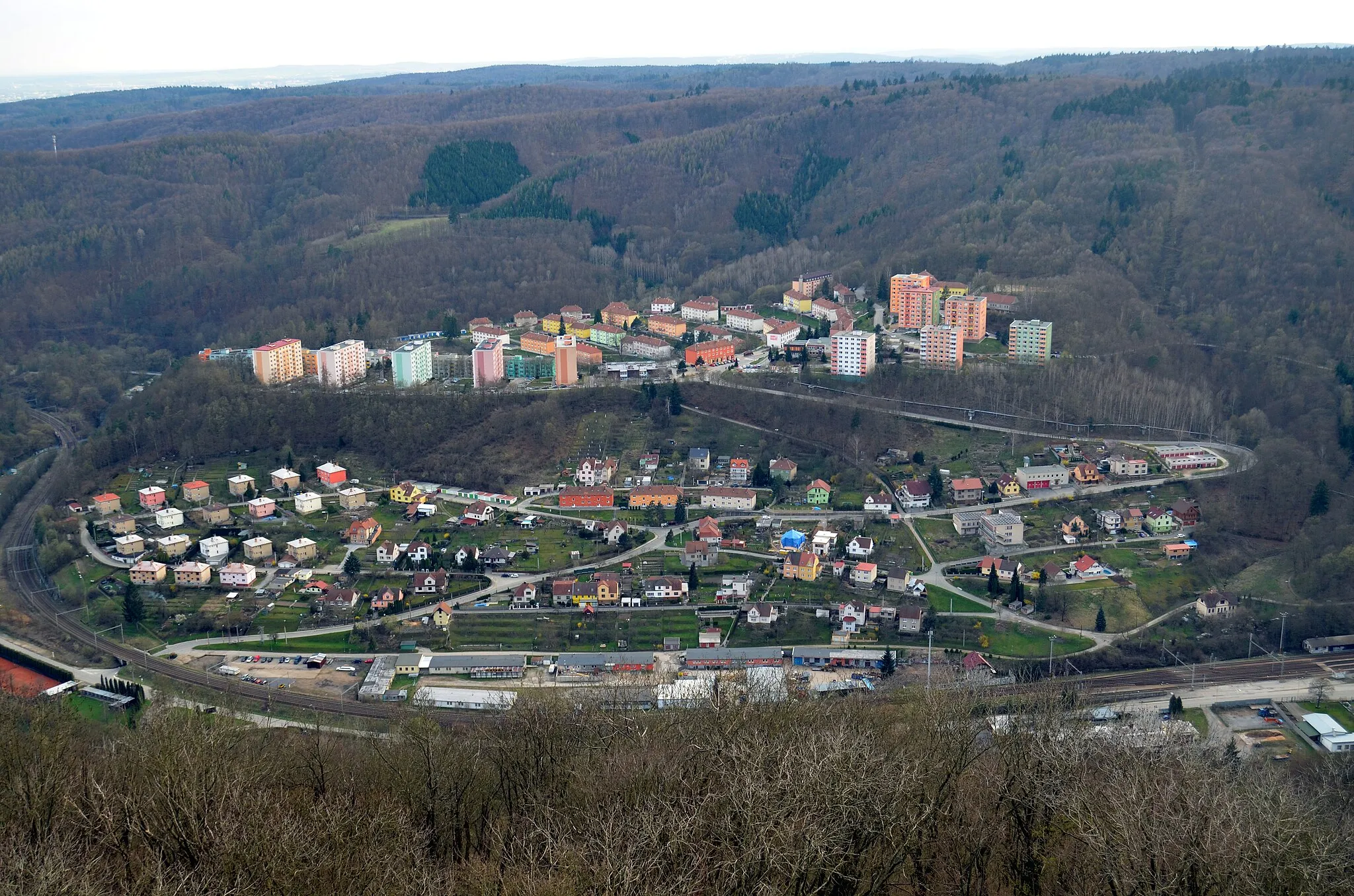 Photo showing: Pohled na Adamov (část Ptačina) z Alexandrovy rozhledny