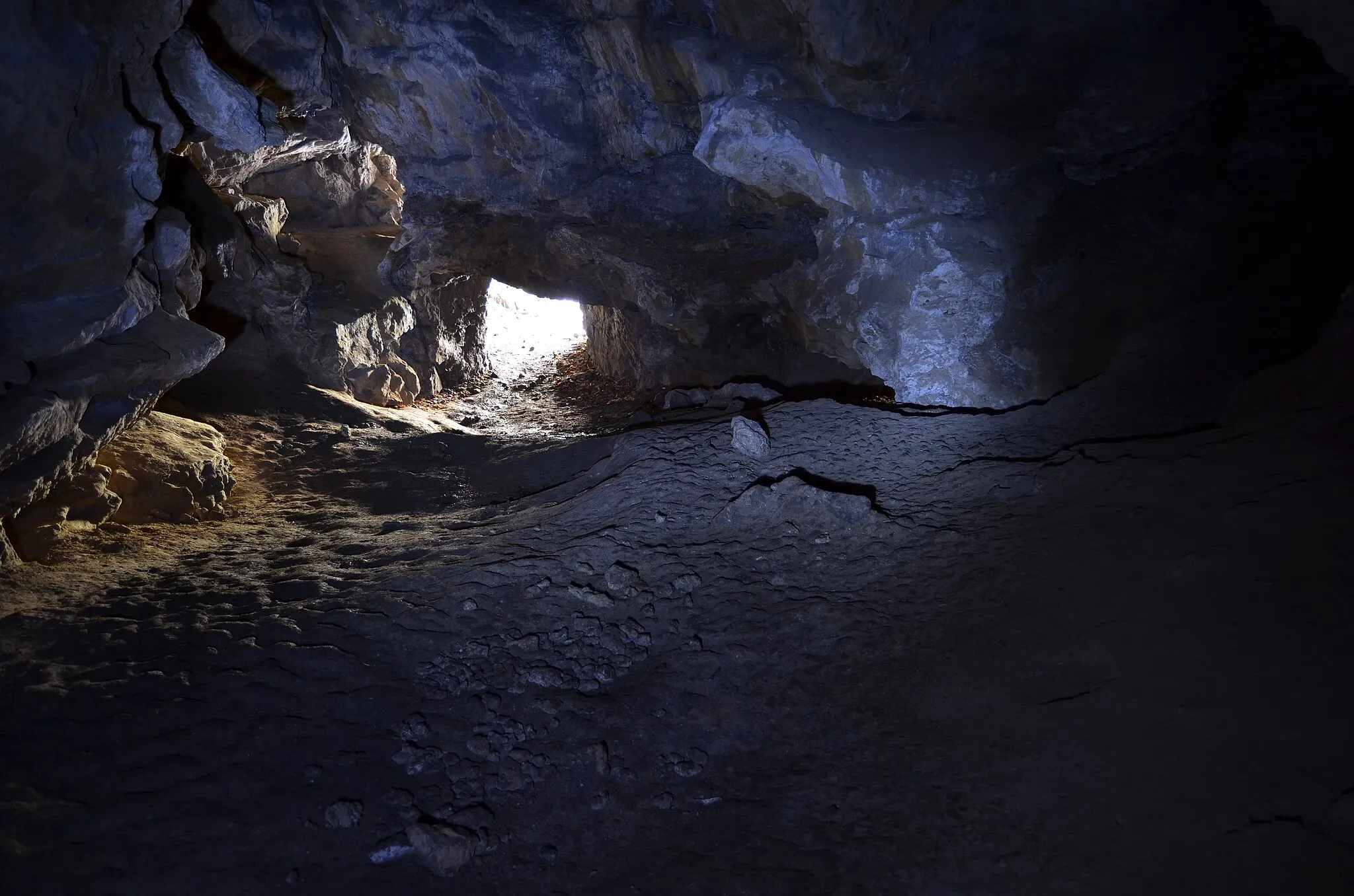 Photo showing: Interiér jeskyně Jáchymka s umělým nasvícením