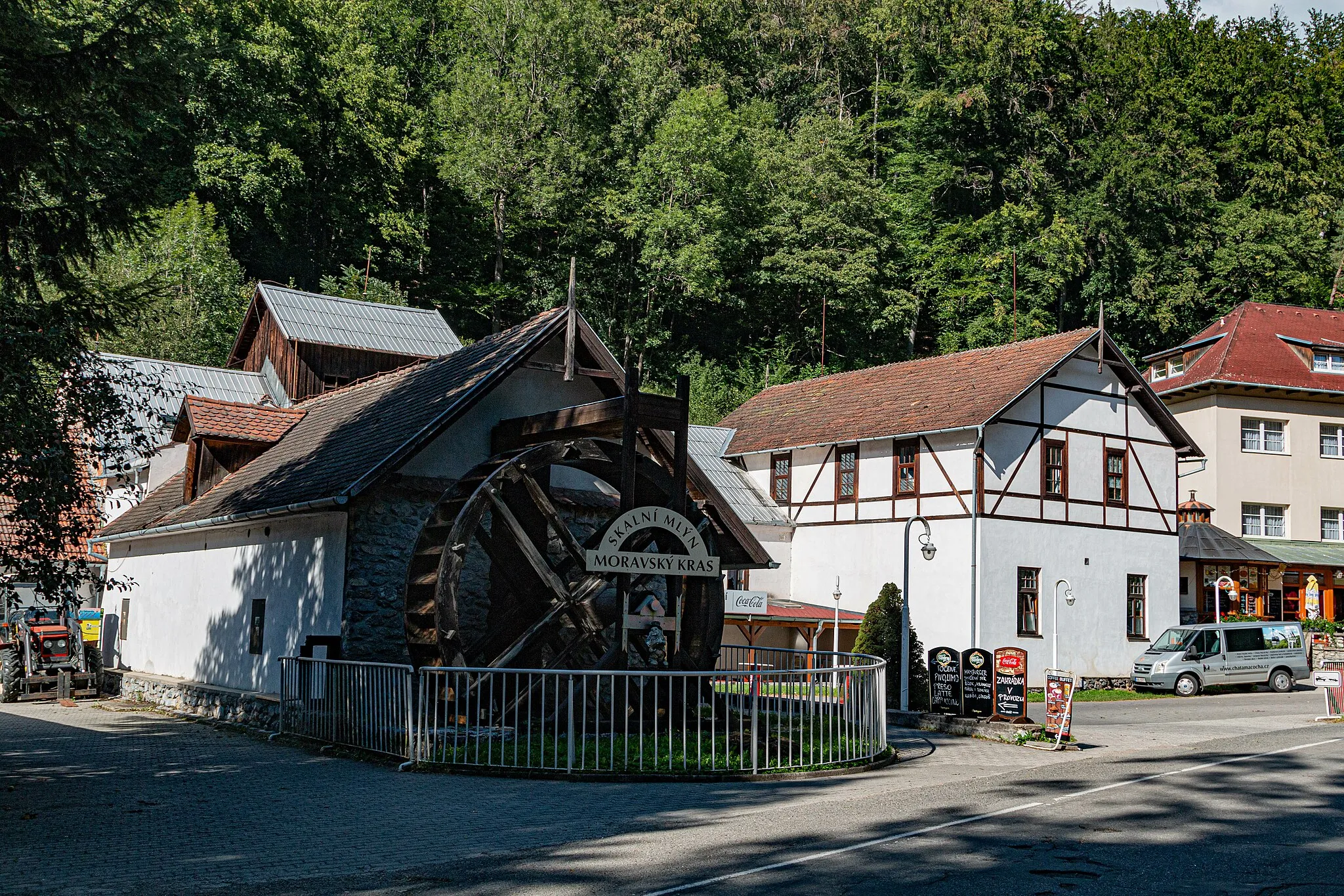 Photo showing: Hotel Skalní mlýn v Moravském krasu