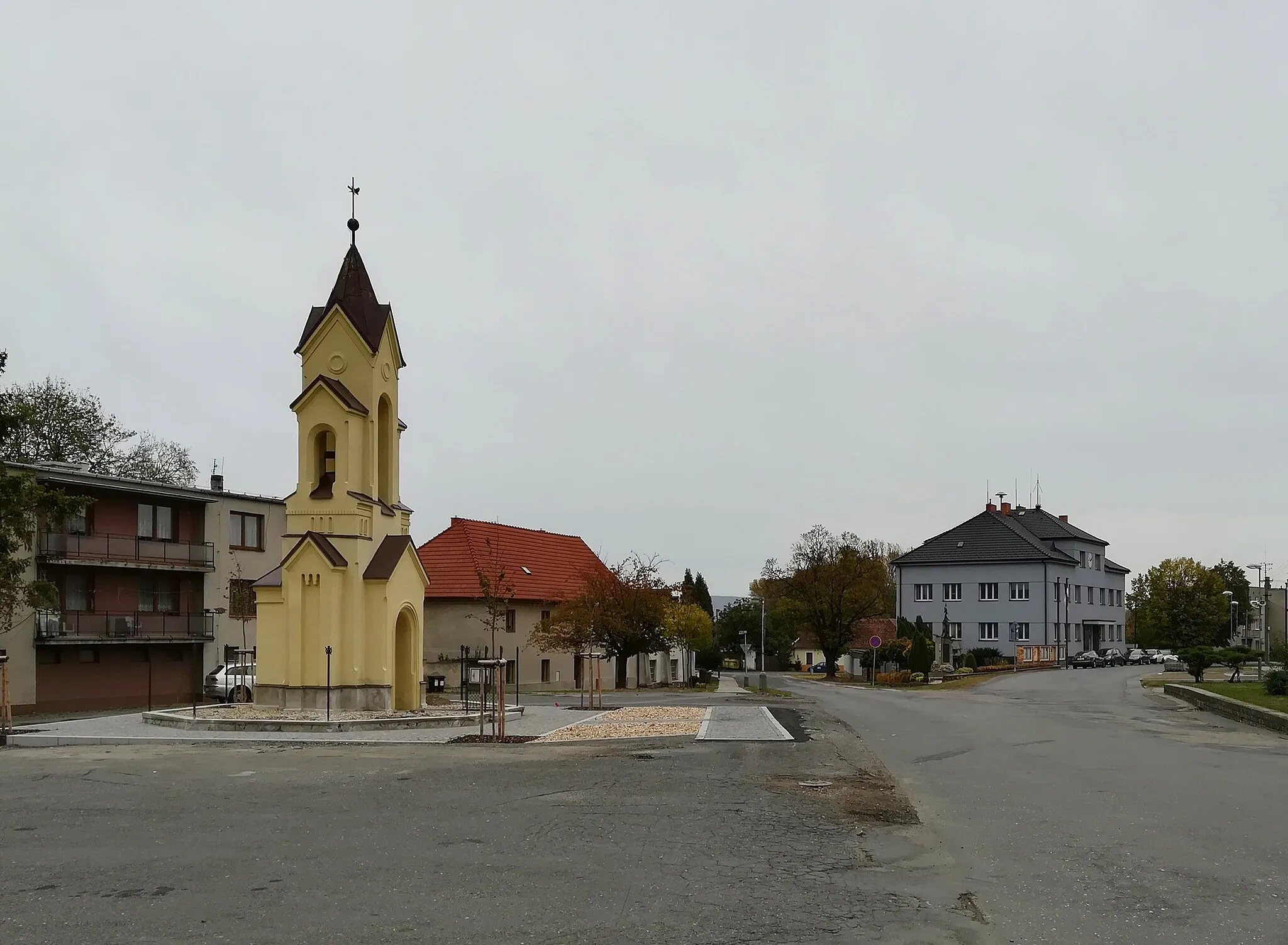 Photo showing: Vrdy - Smetanovo náměstí