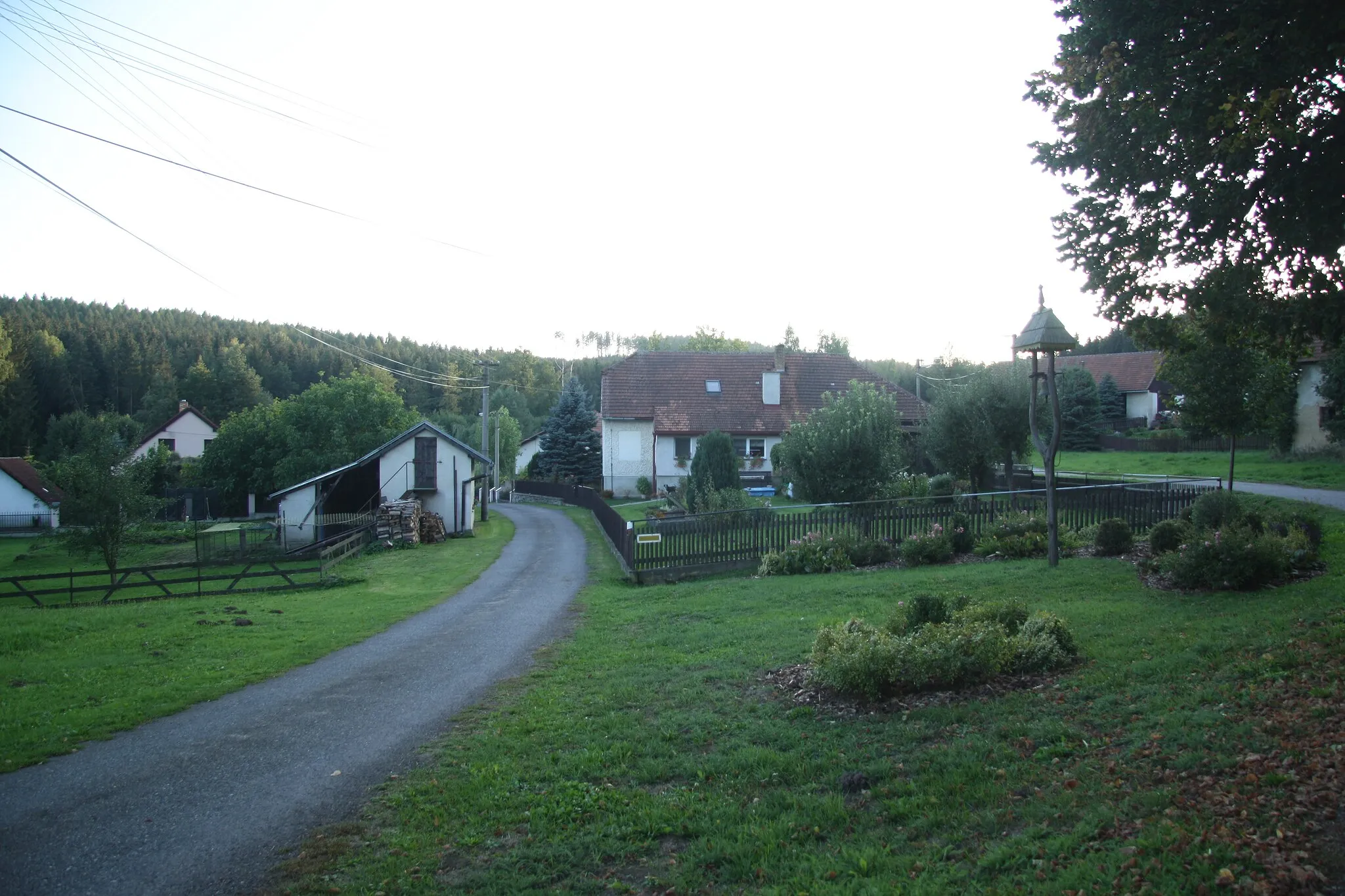 Photo showing: Center of Zahradiště, Radostín nad Oslavou, Žďár nad Sázavou District.