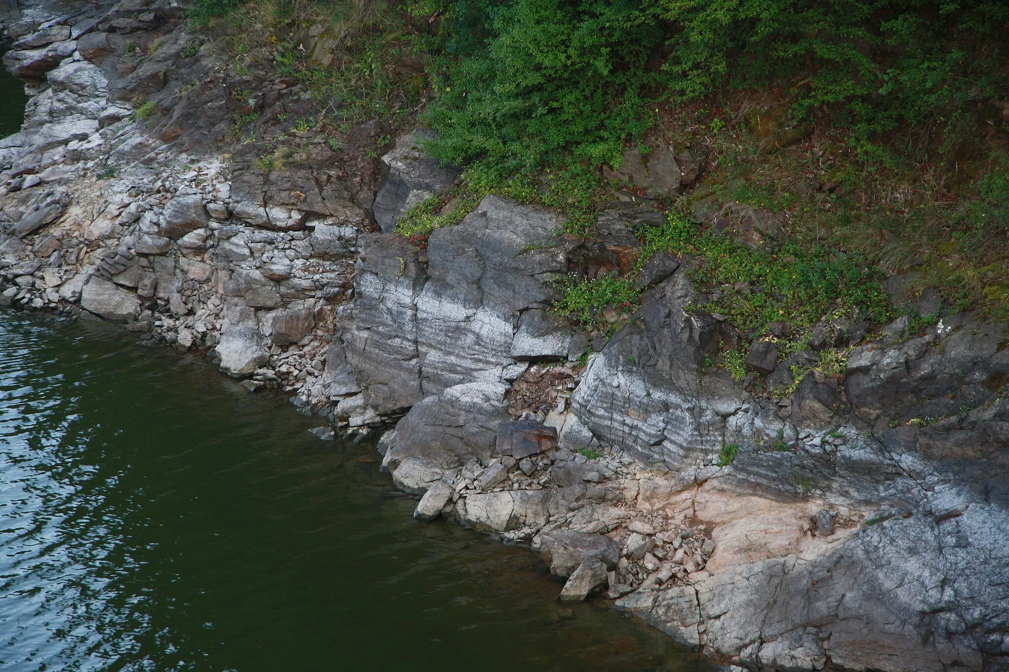 Photo showing: Coast of Vranov resevoir near Cornštejn, Bítov, Znojmo District