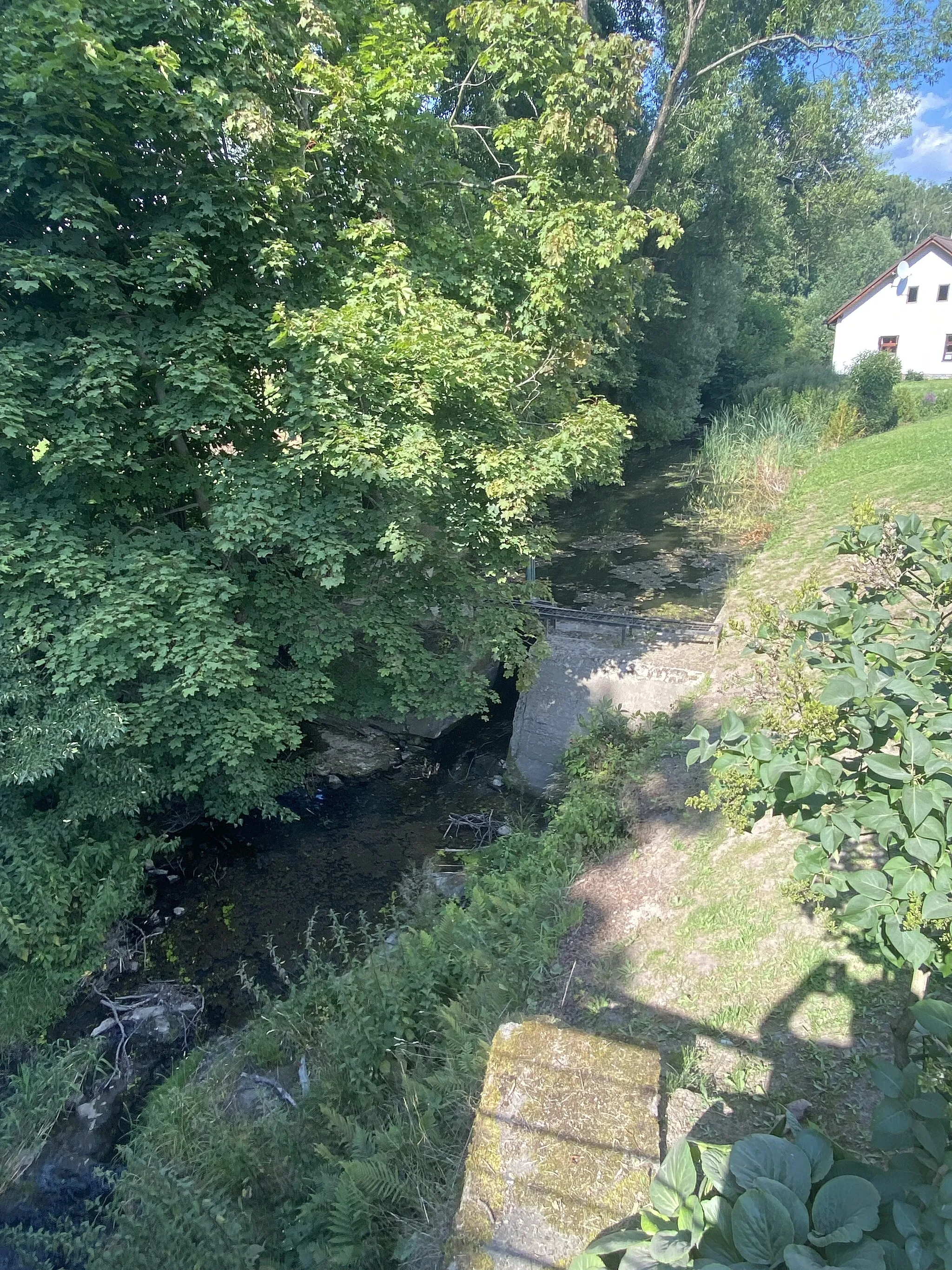 Photo showing: Onomyšlský potok stream, Jindice village, Kutná Hora District, Central Bohemia Region, The Czech Republic