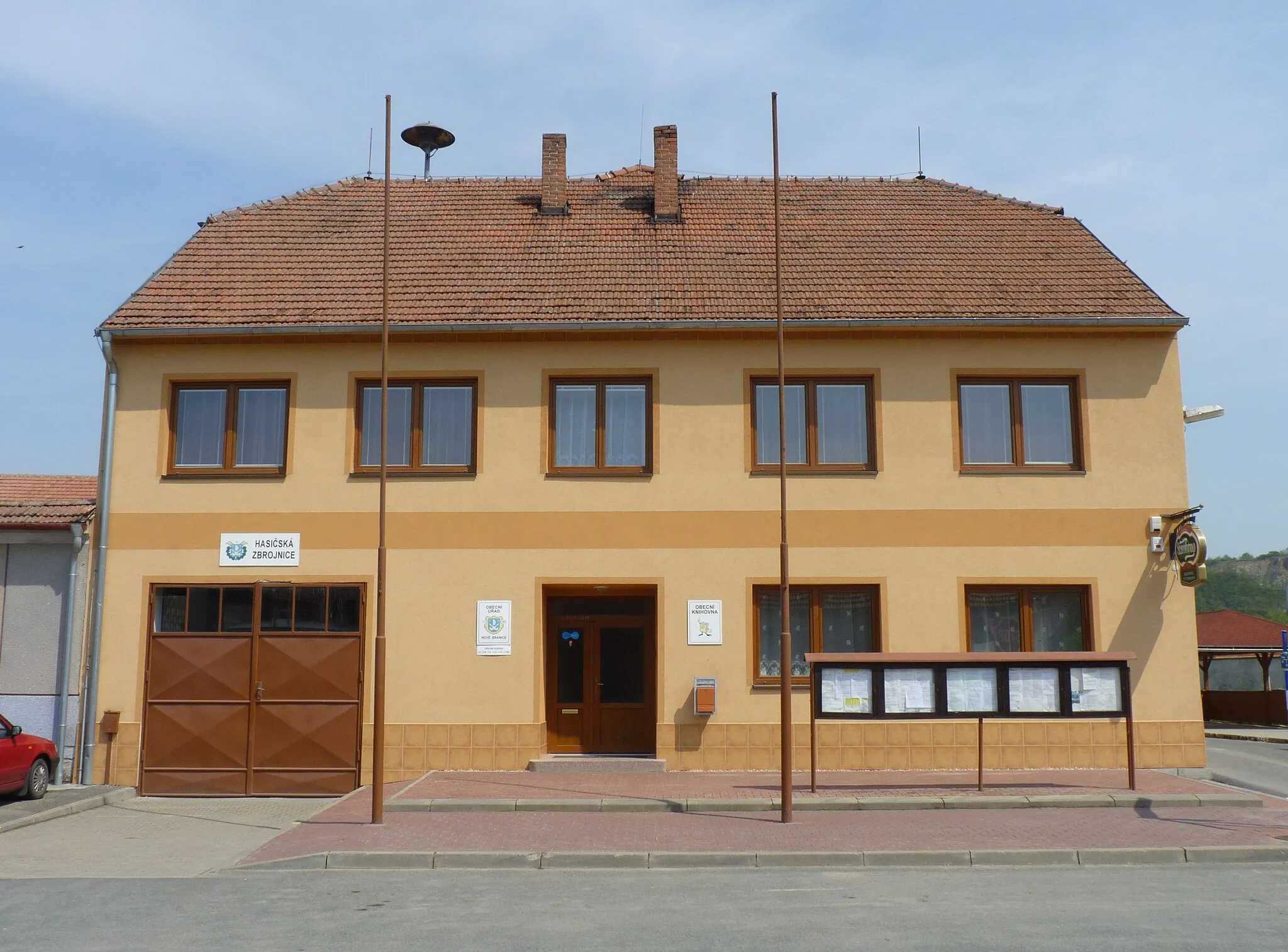 Photo showing: Town hall and library. Nové Bránice, Brno-Country District, South Moravian Region, Czech Republic