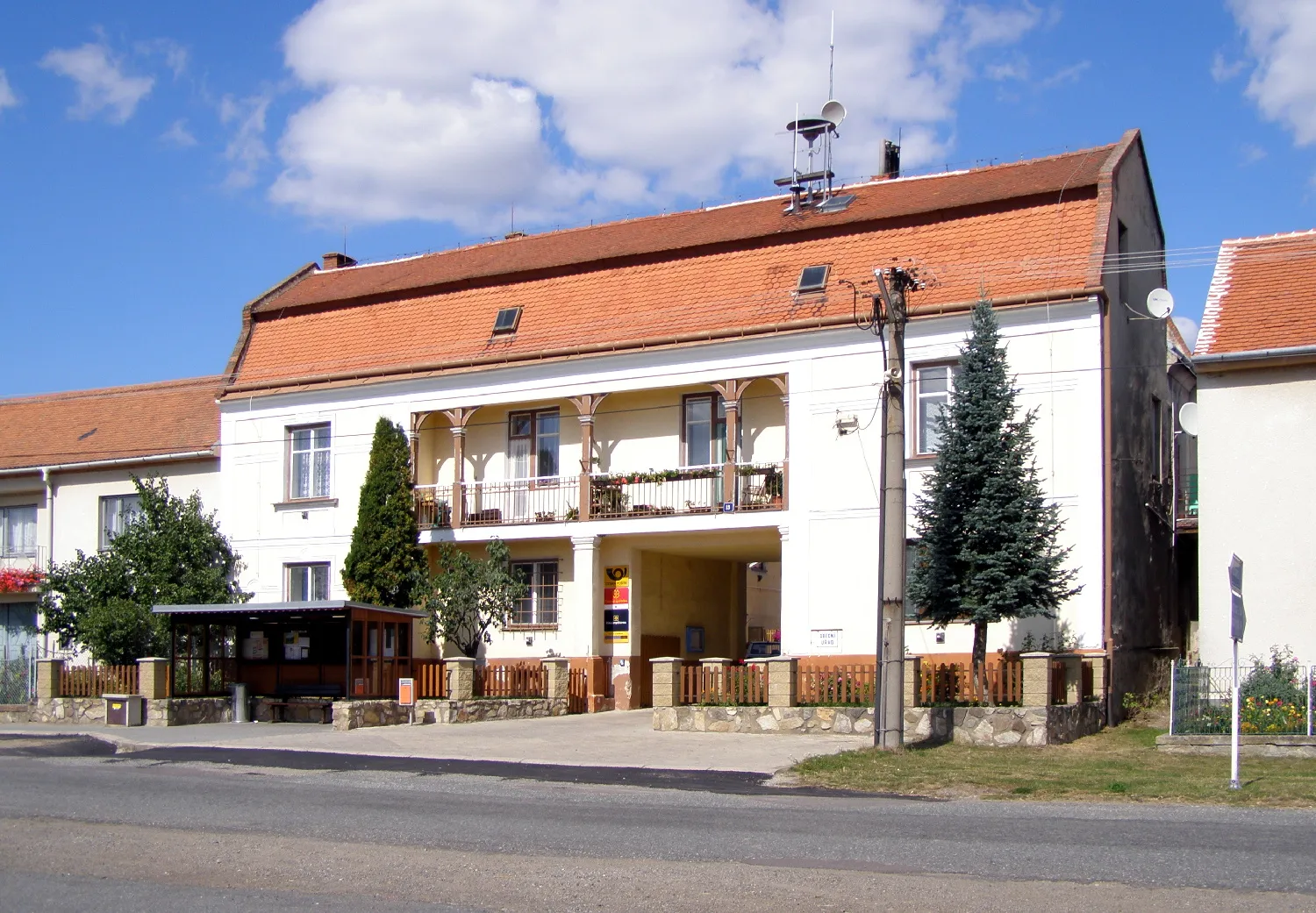 Photo showing: Radkovice village. Mayor's house, post office
