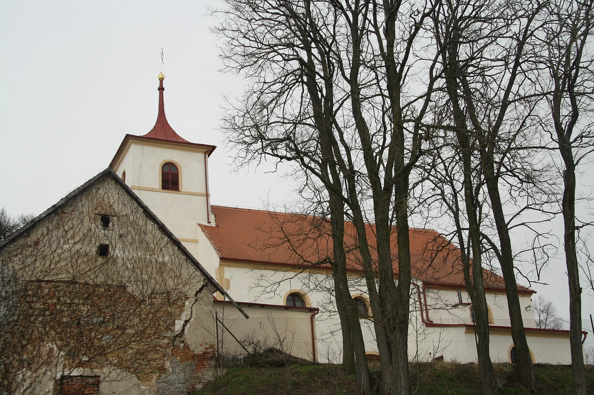 Photo showing: Down view of Church of Saint Martin in Biskupice-Pulkov, Třebíč District.