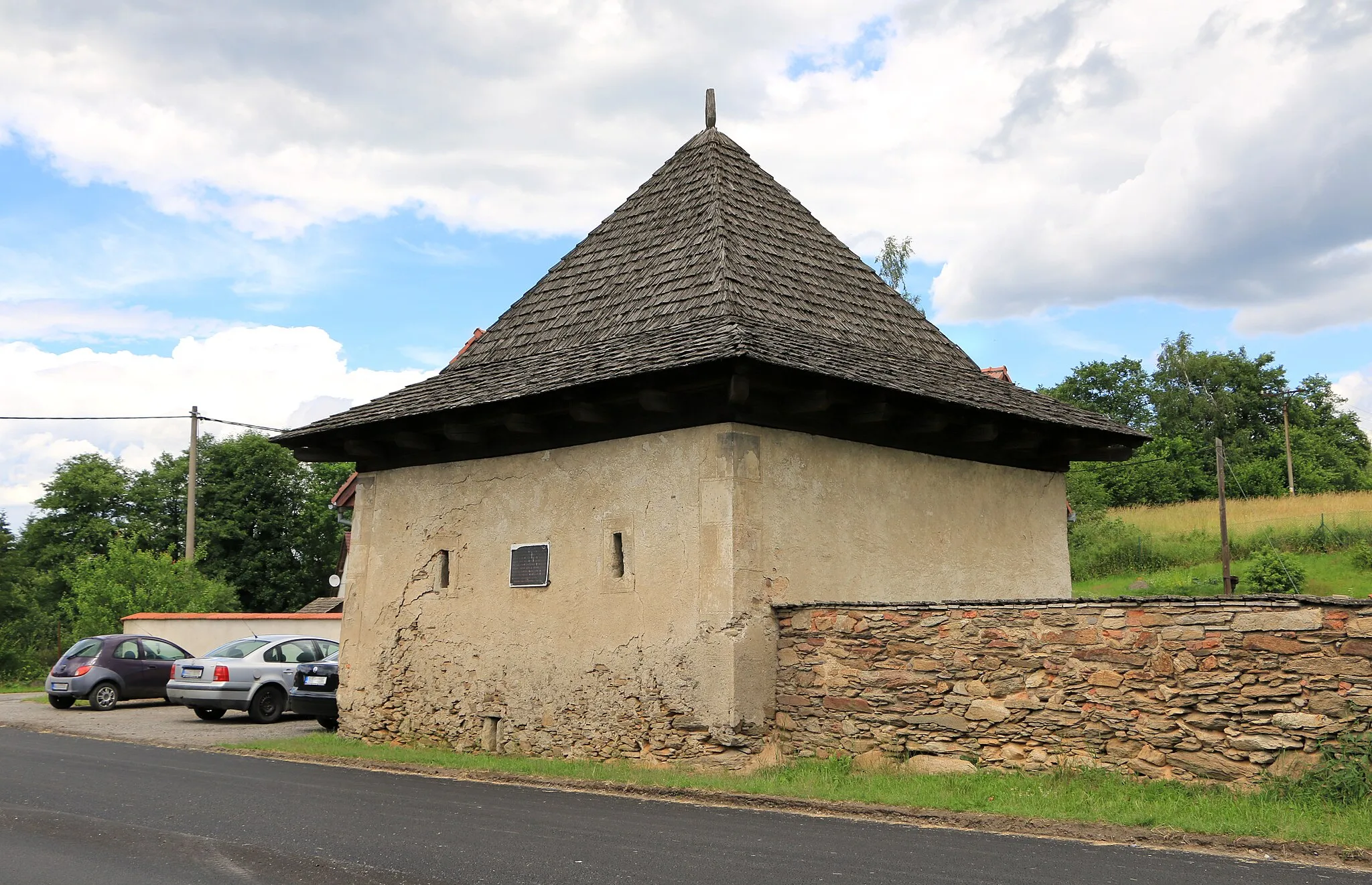 Photo showing: Protected granary in Prostředkovice, part of Suchá, Czech Republic.