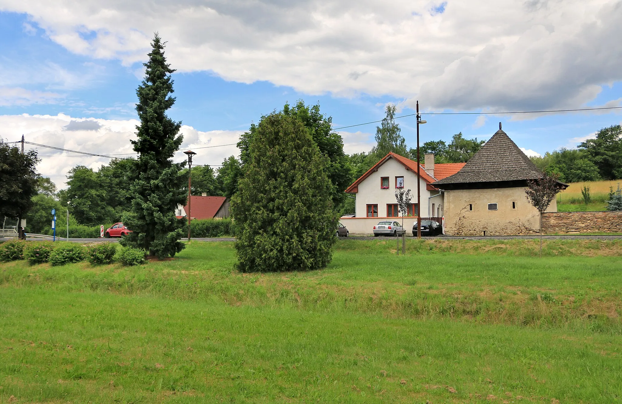 Photo showing: Common in Prostředkovice, part of Suchá, Czech Republic.