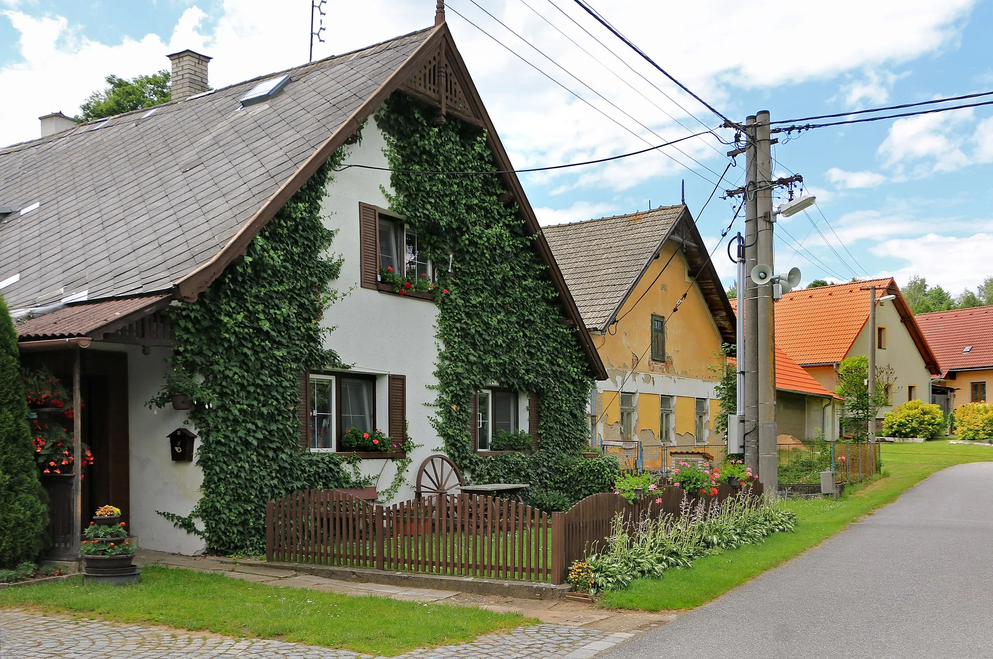 Photo showing: House No 22 in Prostředkovice, part of Suchá, Czech Republic.