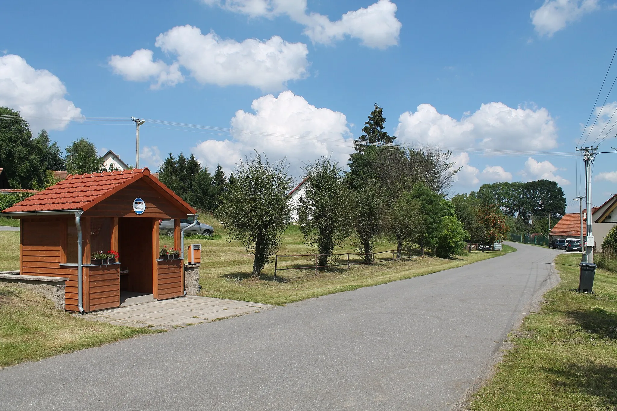 Photo showing: Bus stop, Domamyšl, Vodice, Tábor District, Czech Republic
