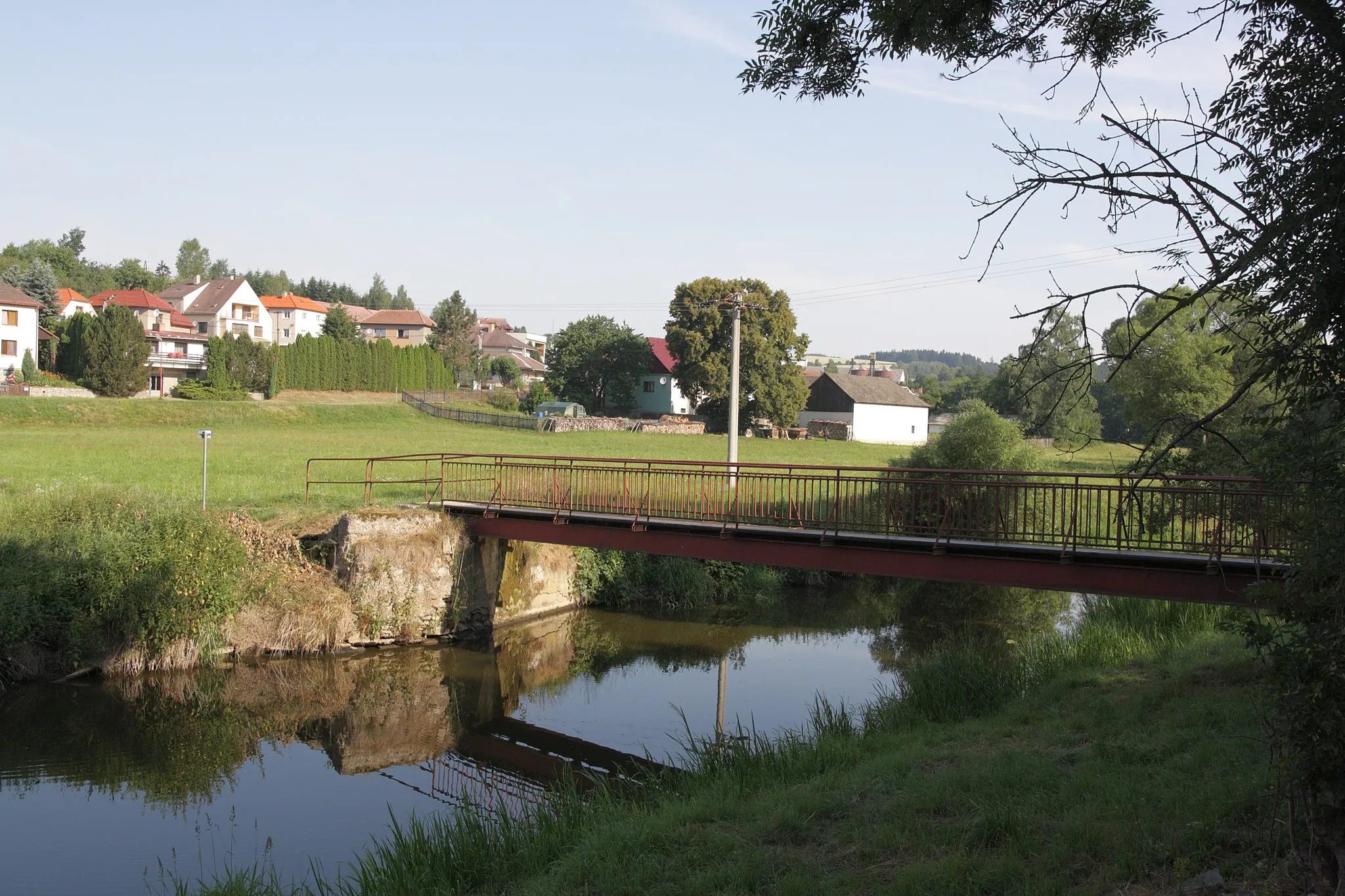 Photo showing: Bítovčice - lávka přes Jihlavu.