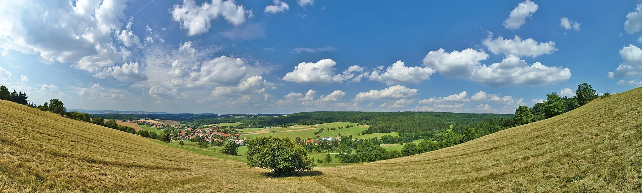 Photo showing: Panoramatický pohled na Valchov od jihu, okres Blansko