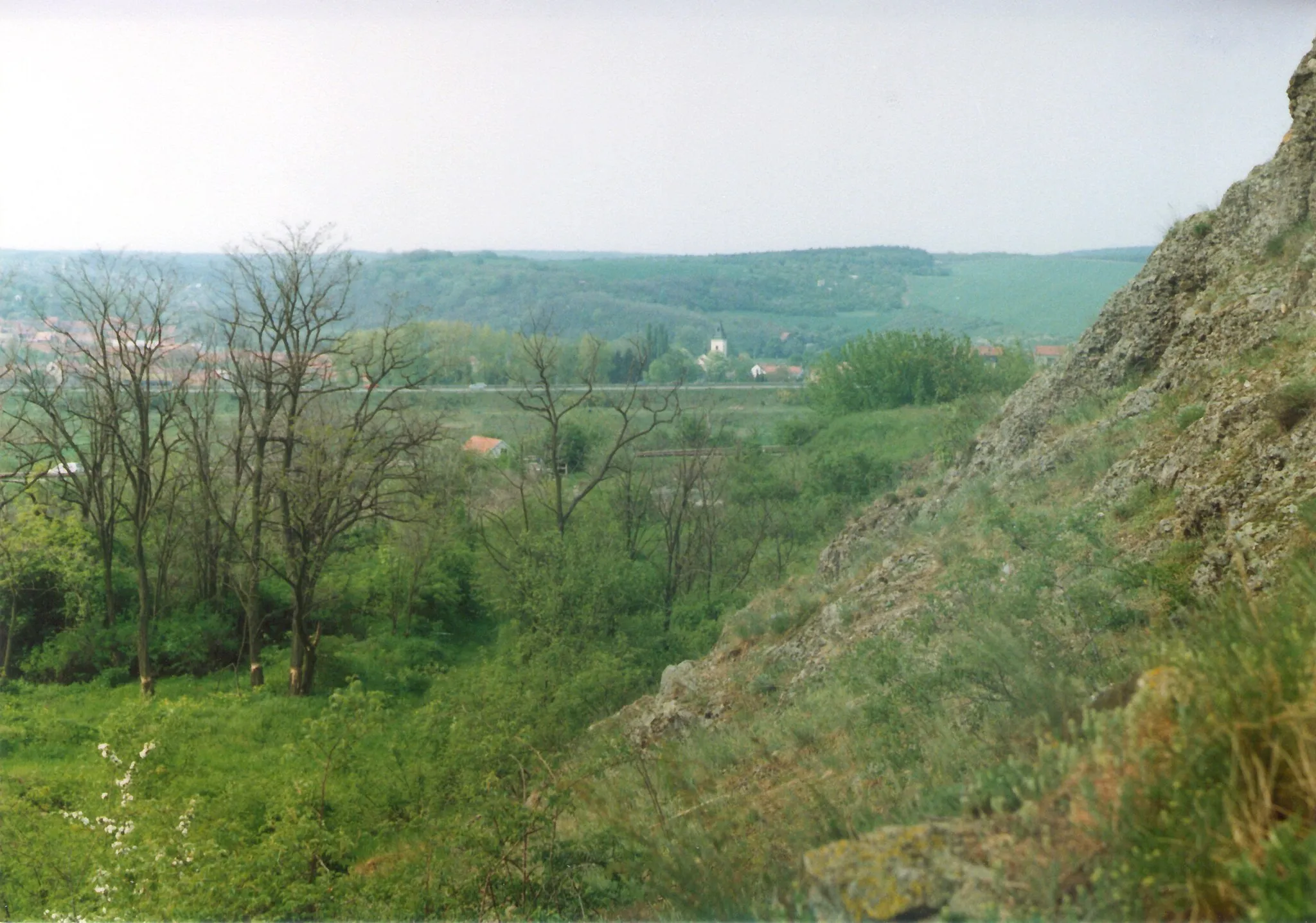 Photo showing: Former stone quarry at Žuráň hill, in Podolí cadaster, Brno-Country District. Czech Republic.