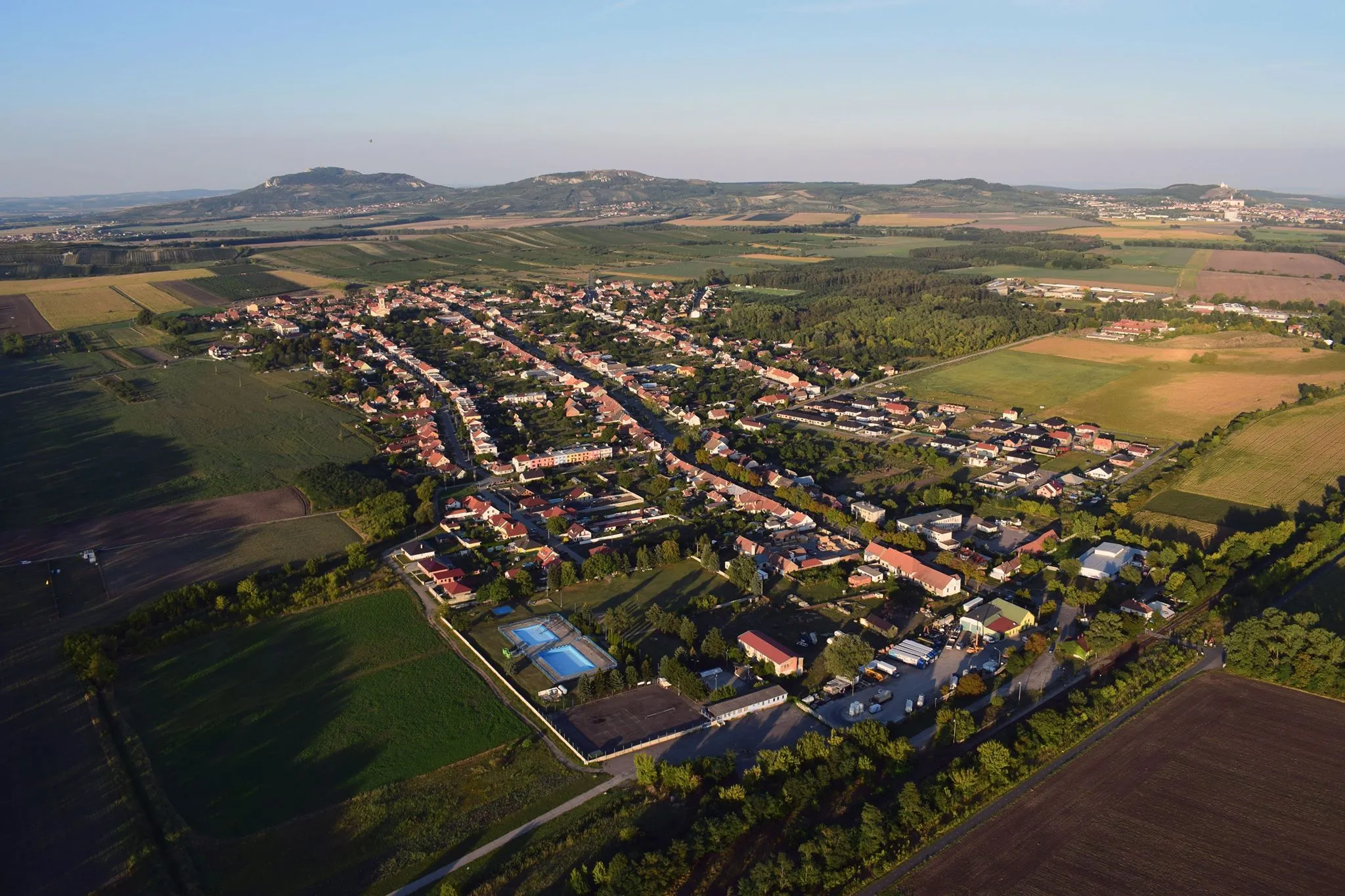 Photo showing: Březí u Mikulova pohled z ptačí perspektivy