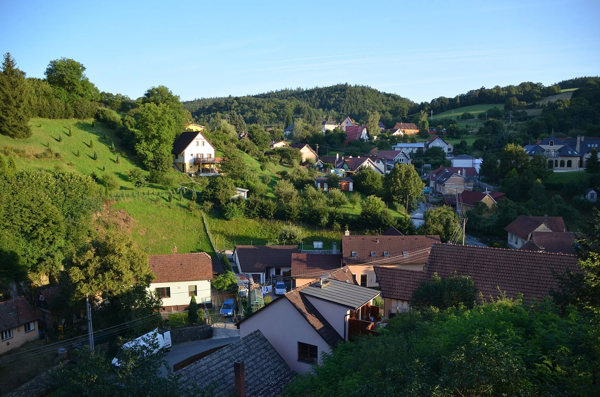 Photo showing: Svatá Kateřina, část Šebrova-Kateřiny, fotografována od kostela svaté Kateřiny