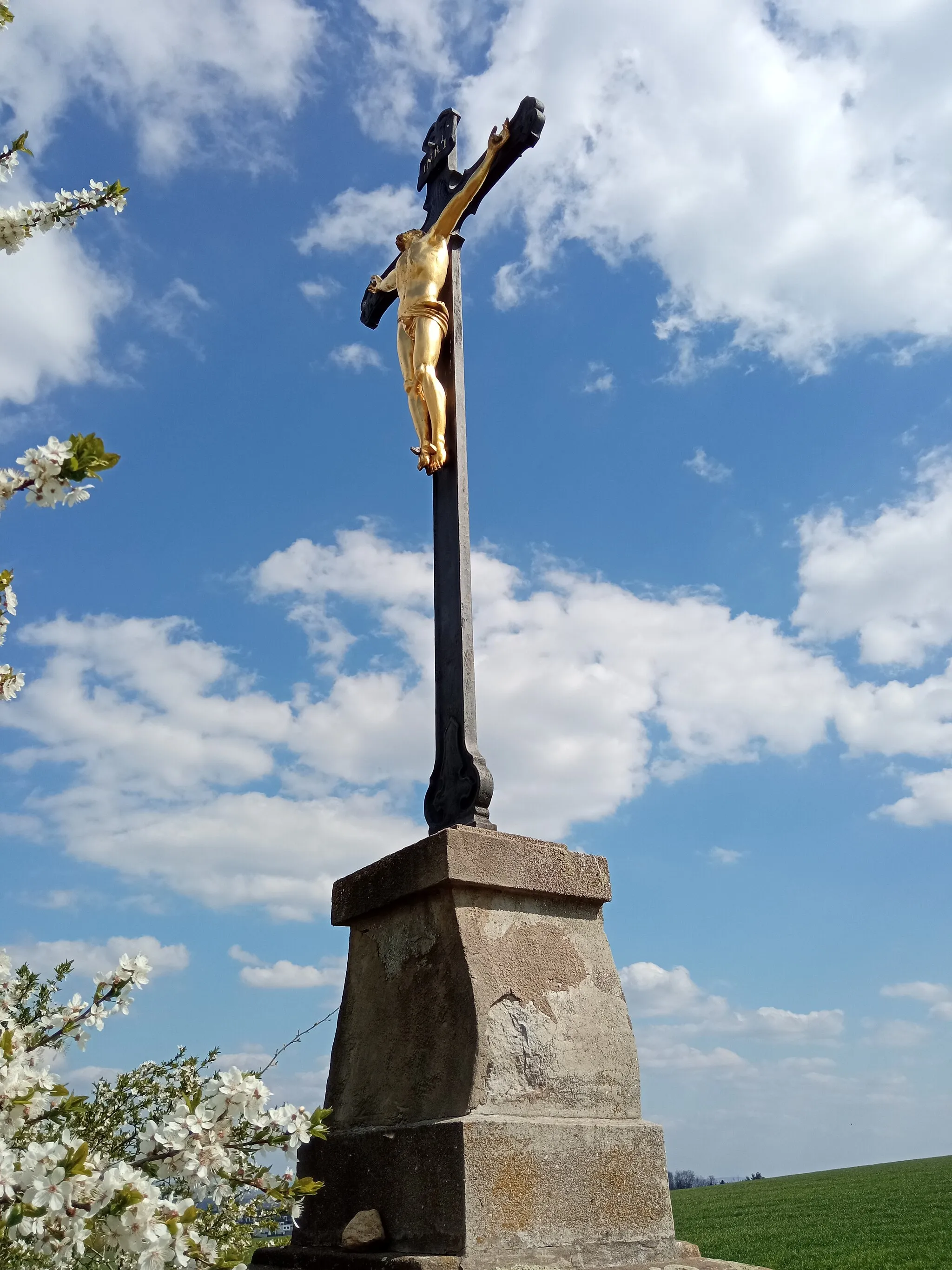 Photo showing: Kříž na poli u Moravan