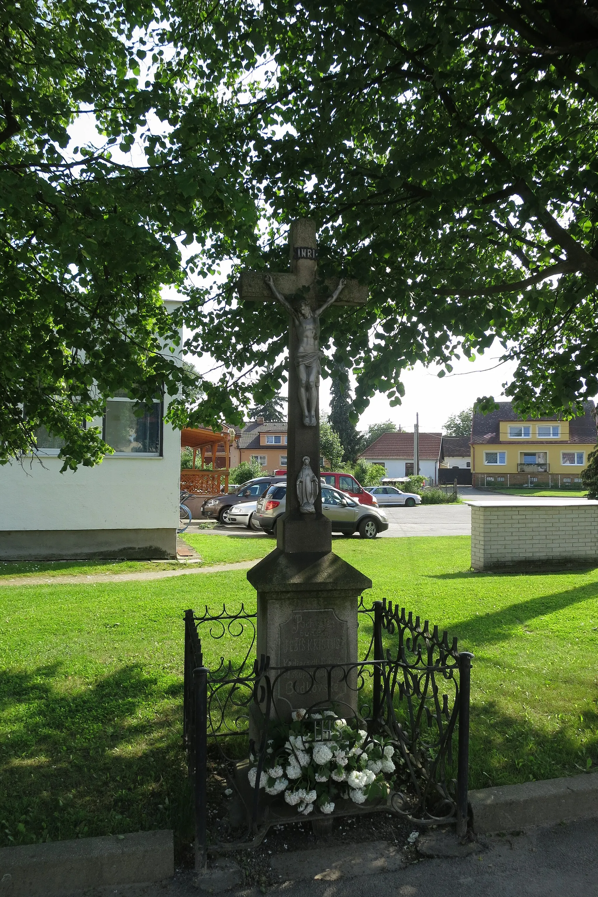 Photo showing: Wayside cross in Budkov, Třebíč District.