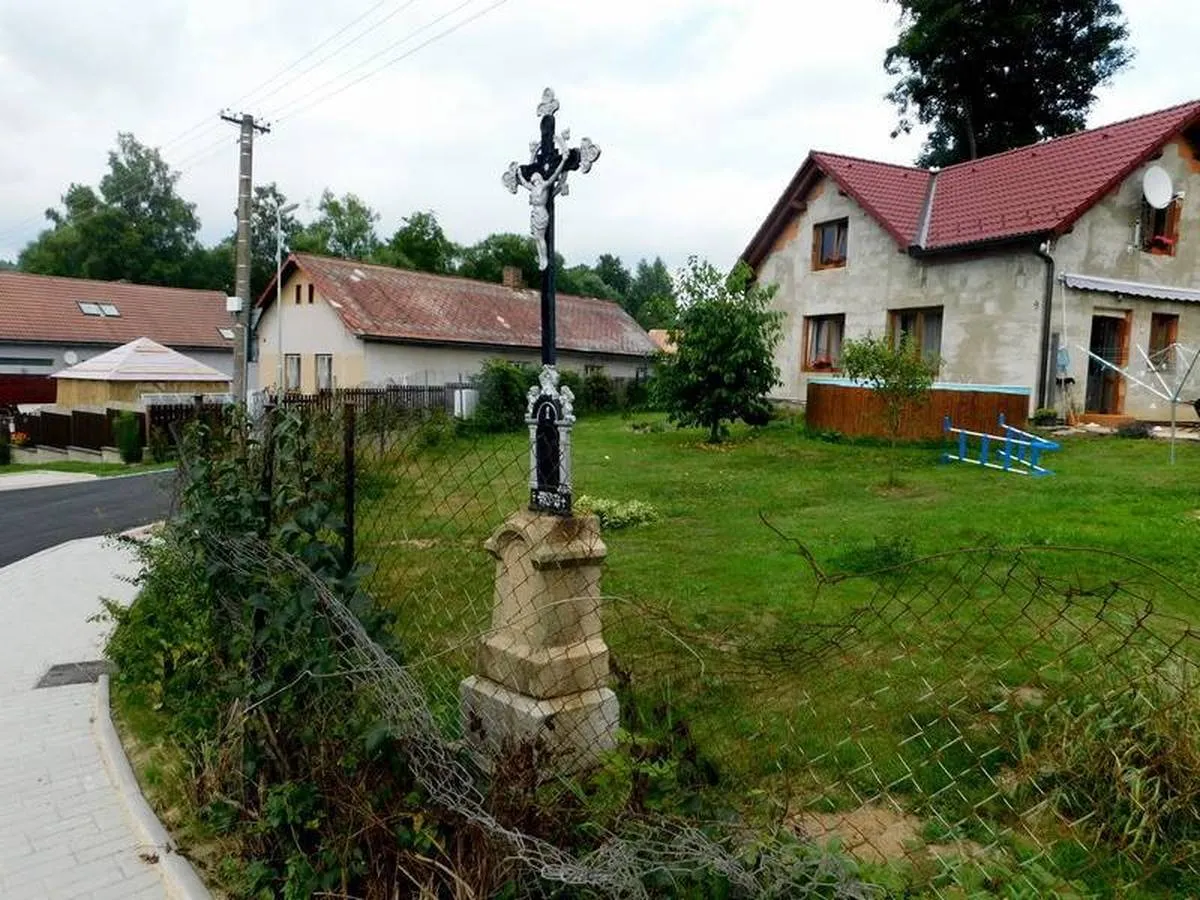 Photo showing: Wayside cross in Humpolec in Pelhřimov District – entry no. 27233.