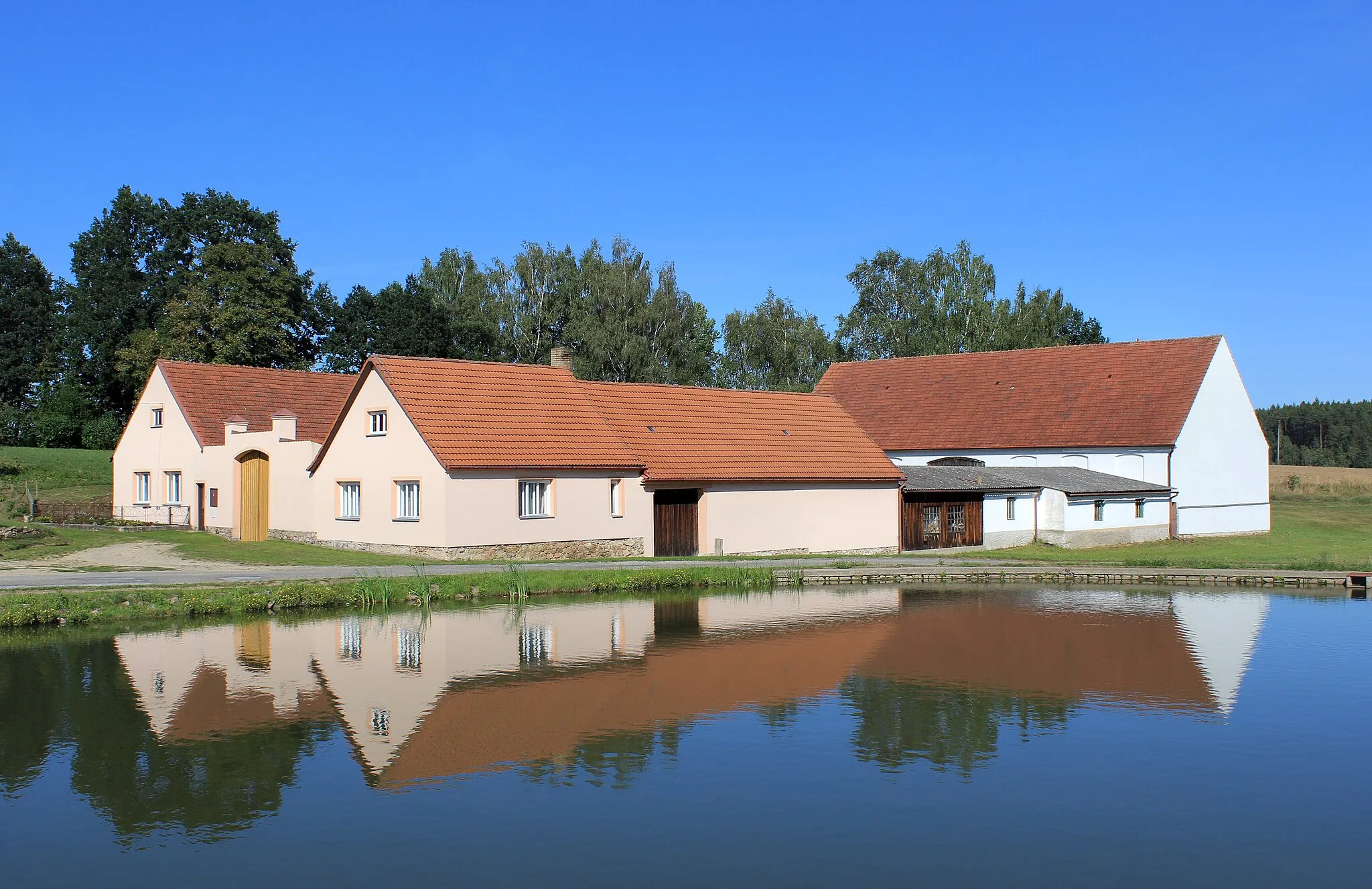 Photo showing: Old farm in Prostřední Vydří, part of Dačice, Czech Republic.