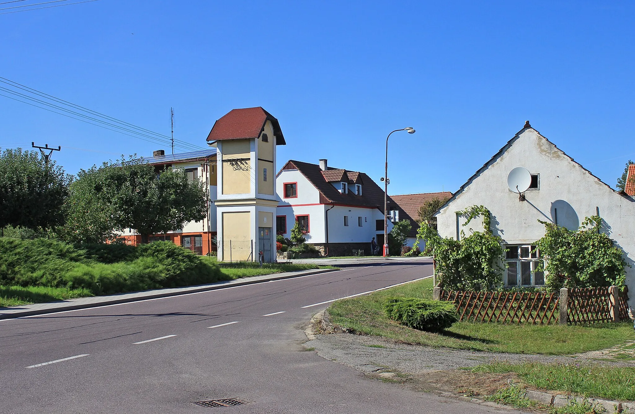 Photo showing: Road No 406 in Velký Pěčín, part of Dačice, Czech Republic.