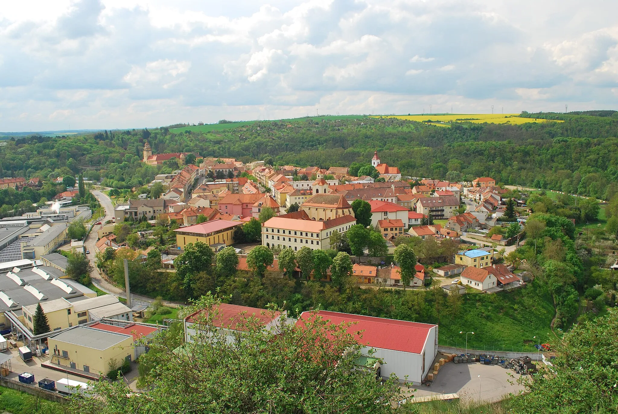 Photo showing: Moravský Krumlov in Znojmo District, Czech Republic. View to the historical center from the church of St. Florian.