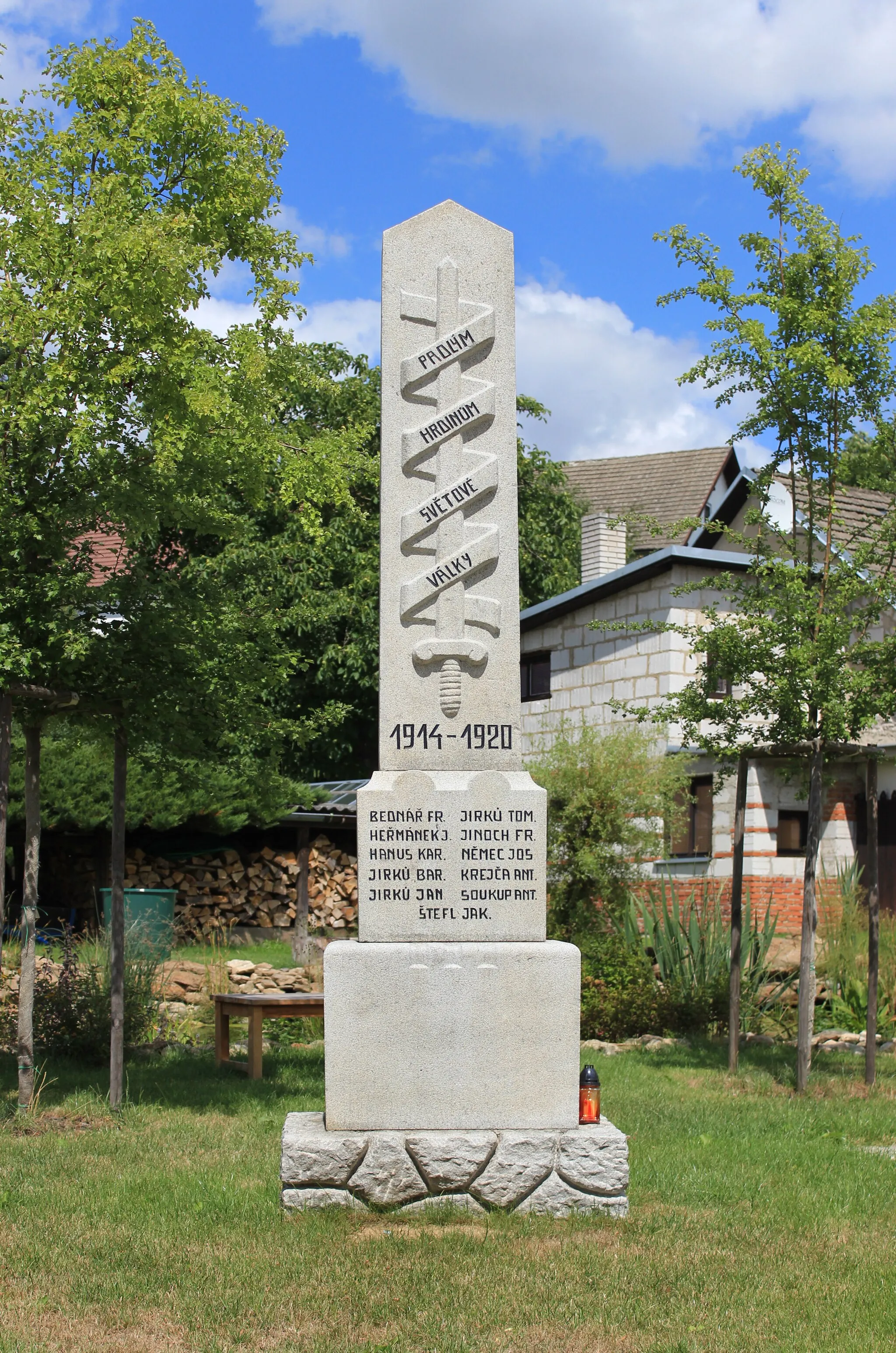 Photo showing: World War I memorial in Vlasenice, part of Lhota-Vlasenice, Czech Republic.