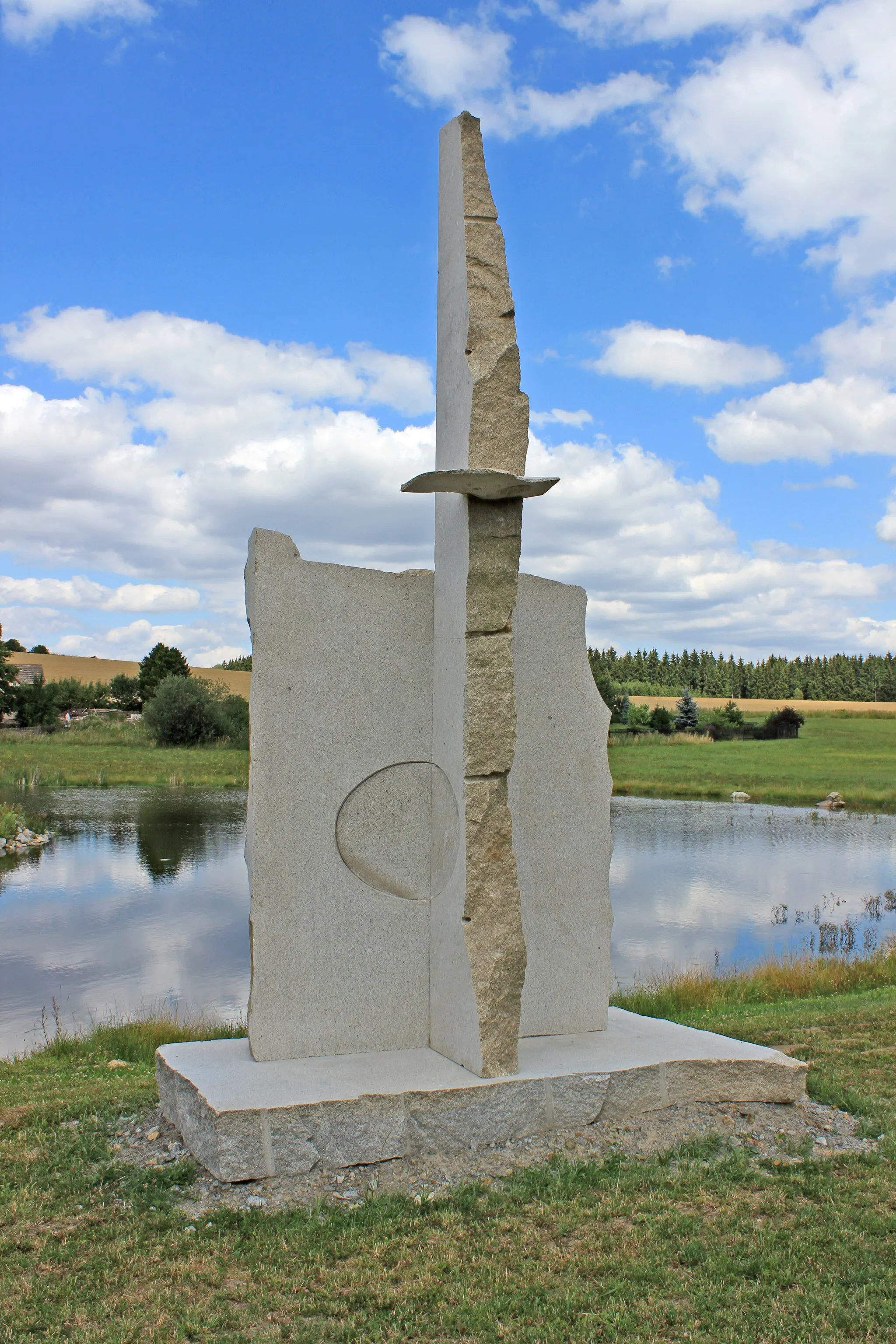 Photo showing: Sculpture in Lhota, part of Lhota-Vlasenice, Czech Republic.