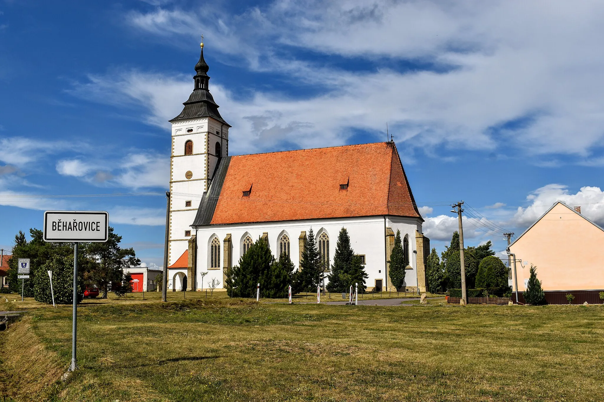 Photo showing: Kostel Nejsvětější Trojice v Běhařovicích (okr. Znojmo, Jihomoravský kraj) od jihovýchodu.