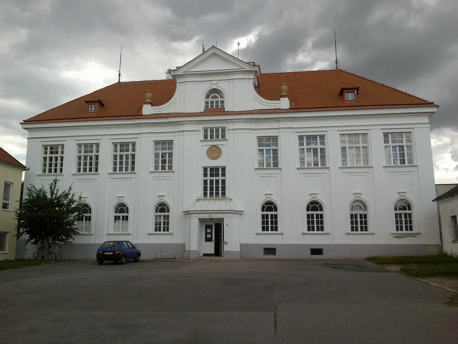 Photo showing: Budova školy v Jevišovicích