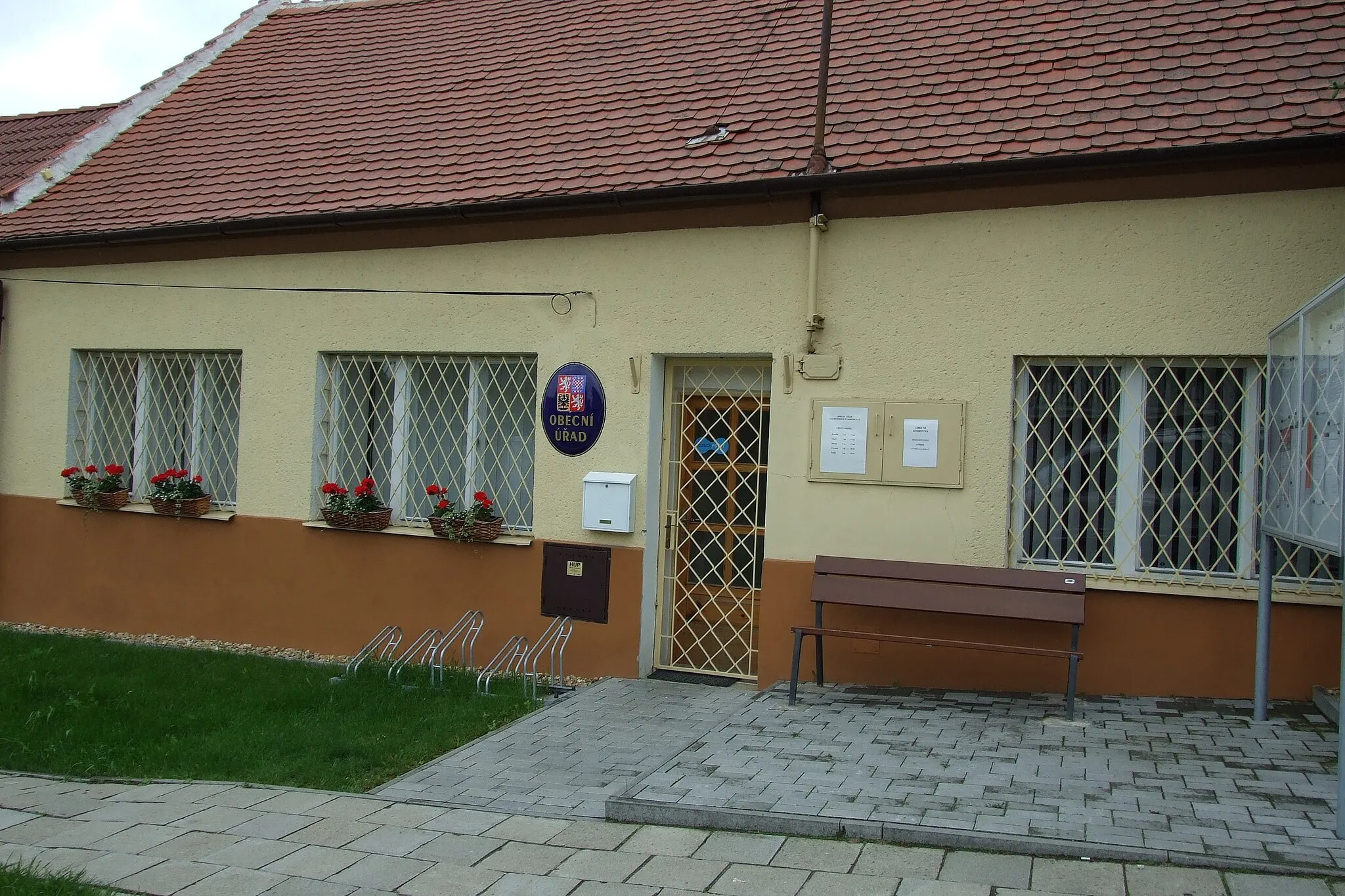 Photo showing: Municipal Office in the village Suchohrdly u Miroslavi.
