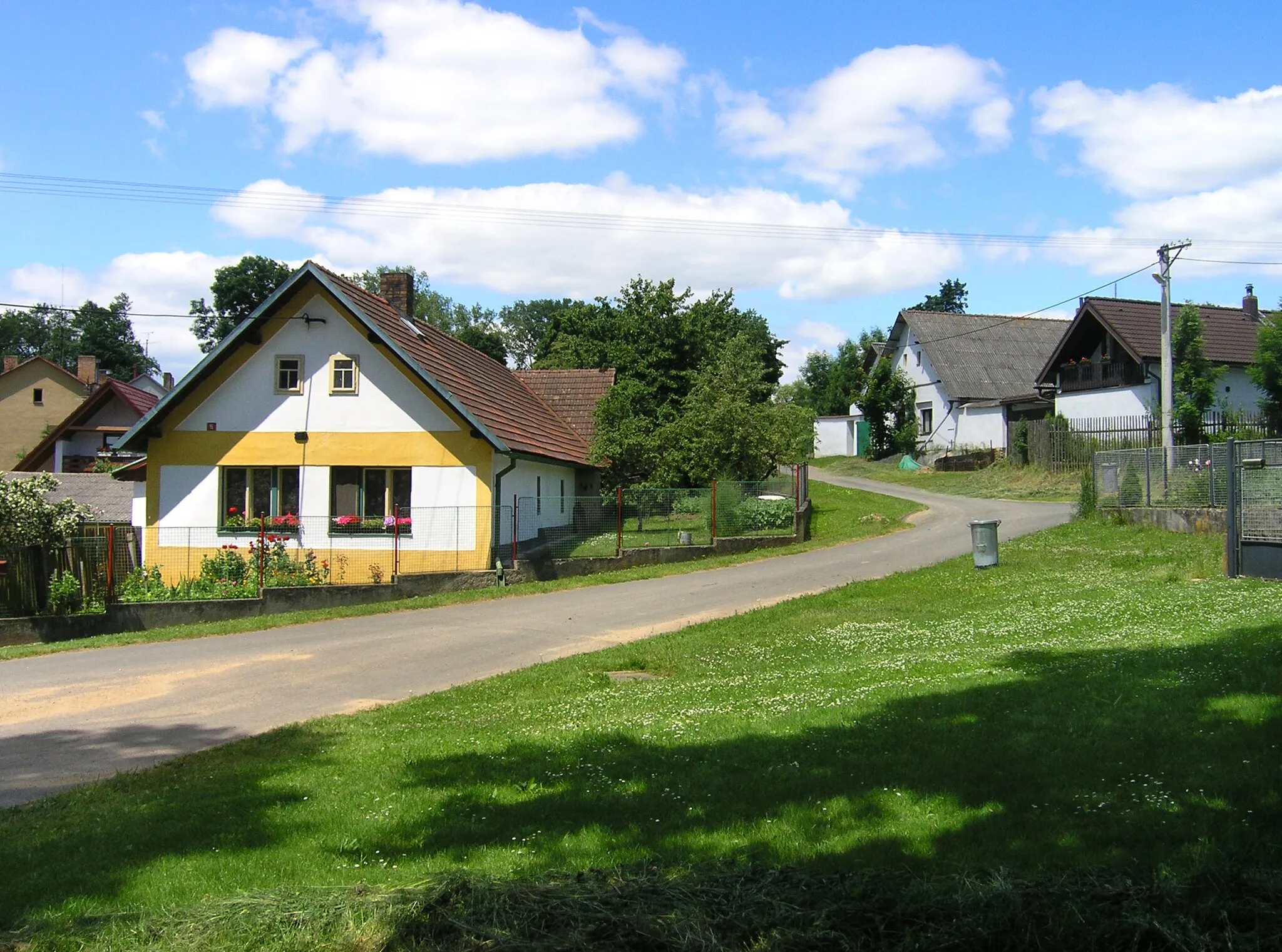 Photo showing: Middle part of Chyšná village, Czech Republic