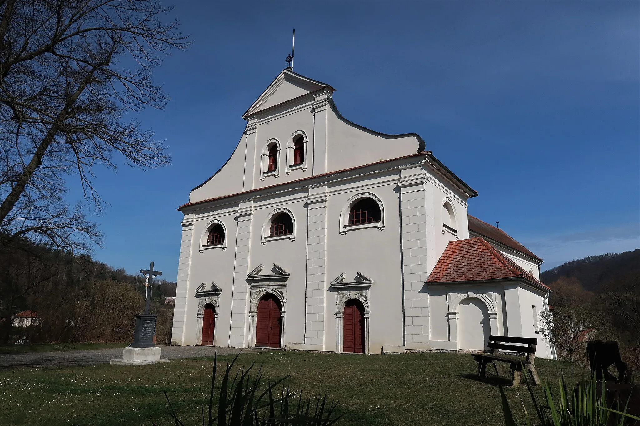 Photo showing: Kostel Nanebevzetí Panny Marie v obci Černvír po barokní přestavbě, pohled od jihu