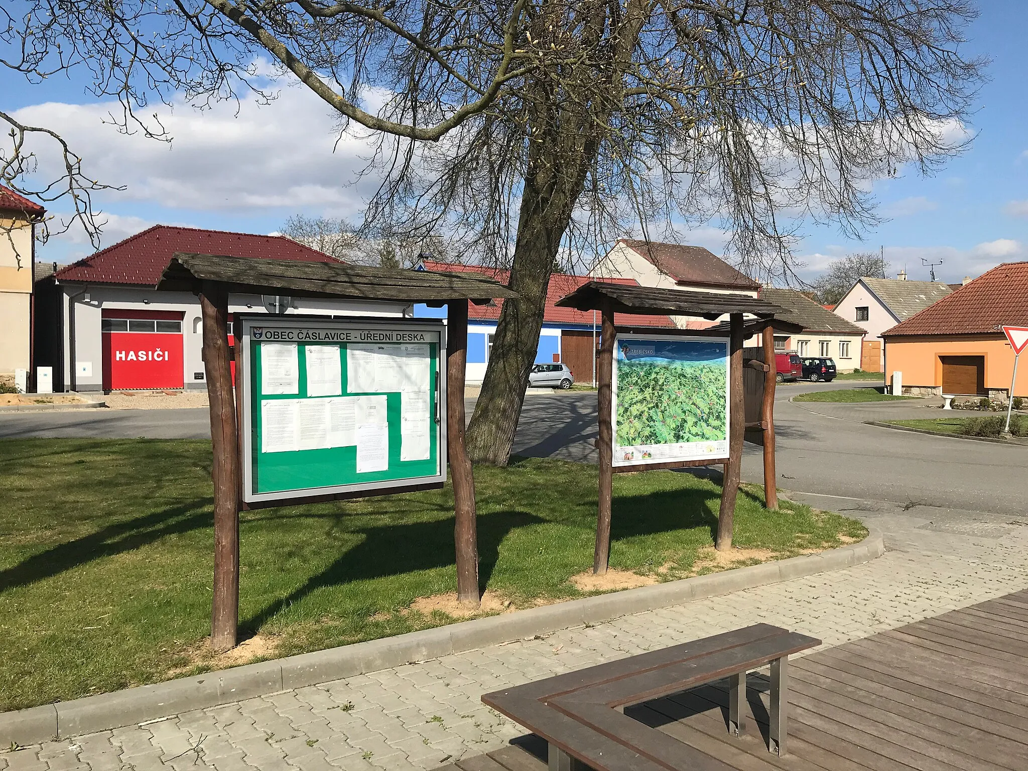 Photo showing: Overview of signs in Čáslavice, Třebíč District.