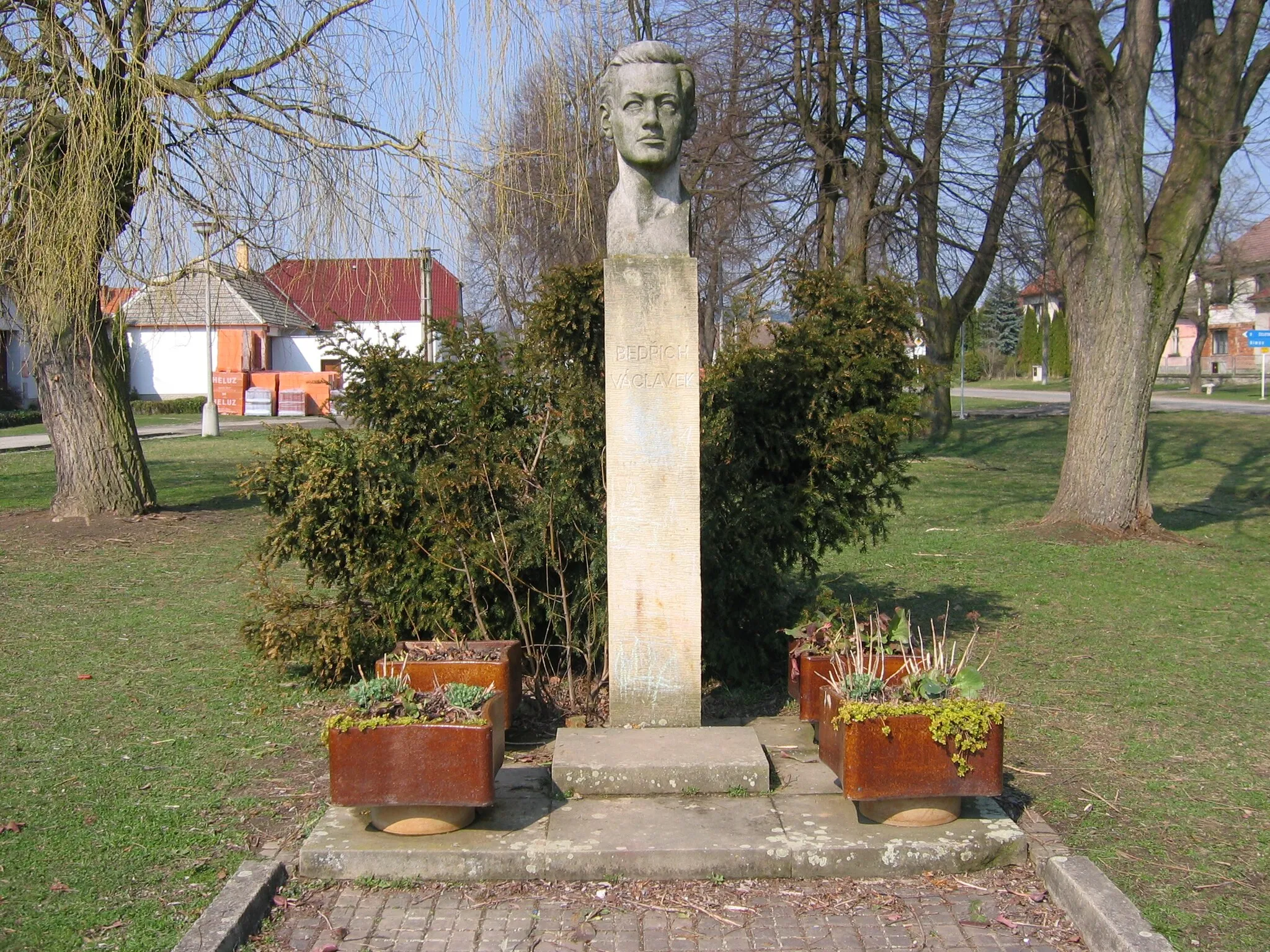 Photo showing: busta Dr. Bedřicha Václavka