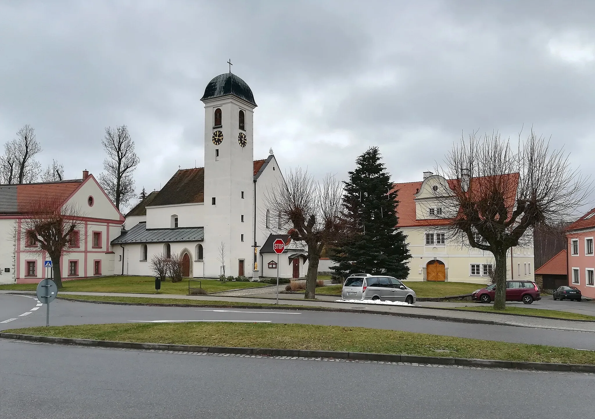 Photo showing: Horní Cerekev - náměstí TGM, kostel