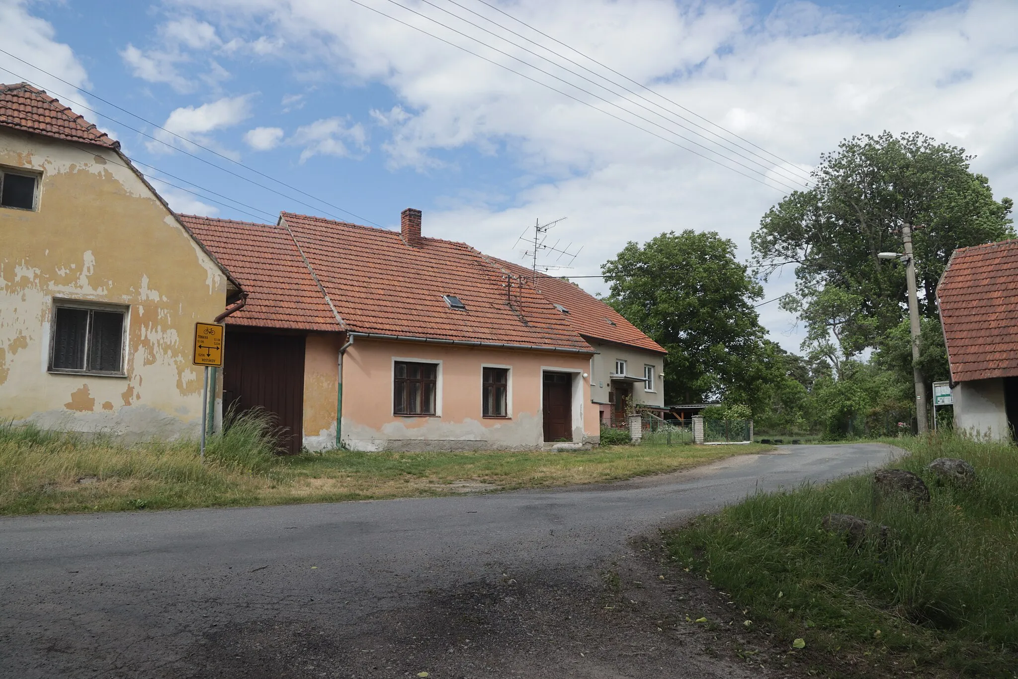 Photo showing: Overview of houses in Doubrava, Valdíkov, Třebíč District.