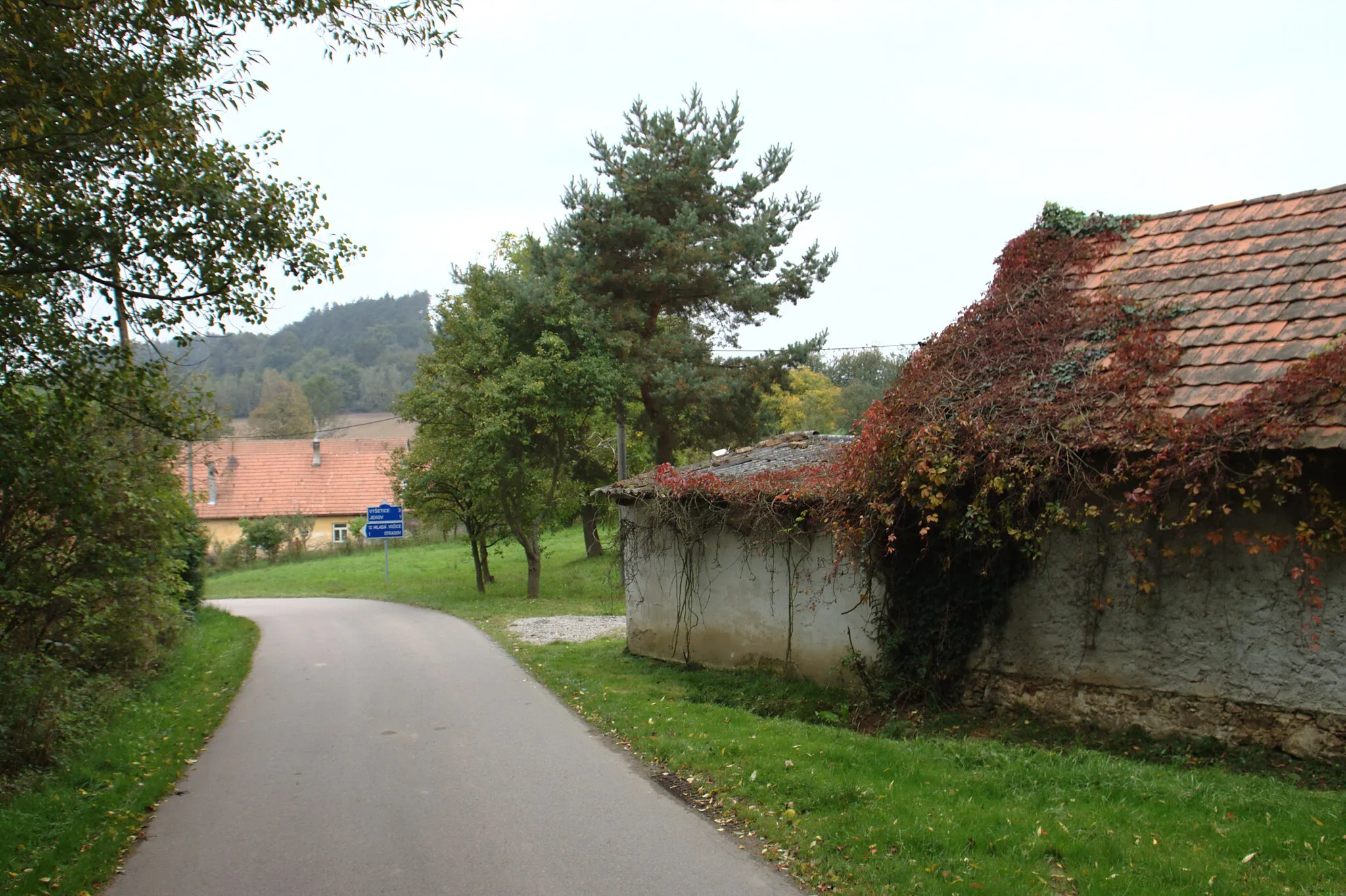 Photo showing: Main road in Bořkovice, Central Bohemia, CZ