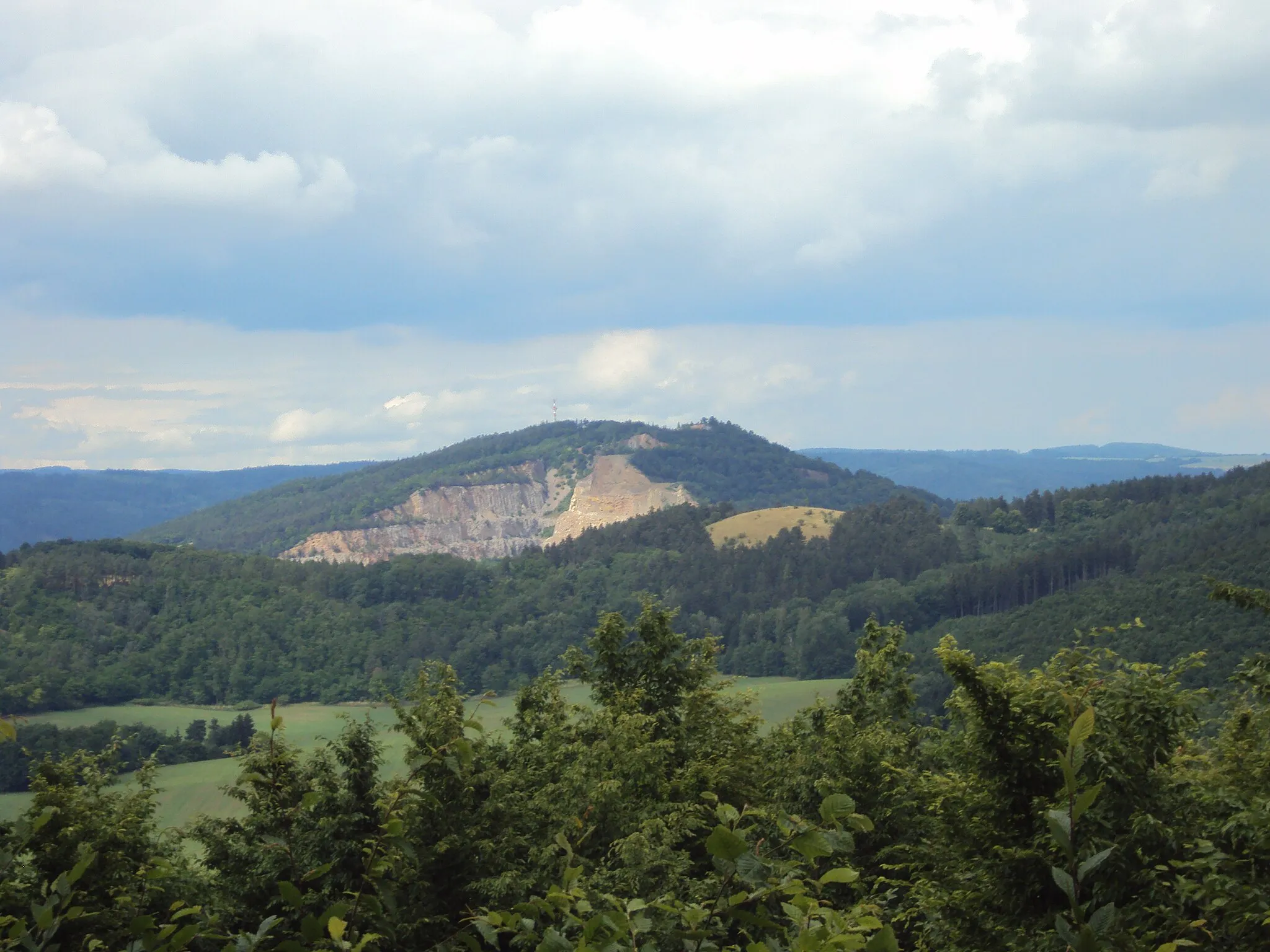 Photo showing: Kopec Čebínka Pohled z Podkomorských lesů